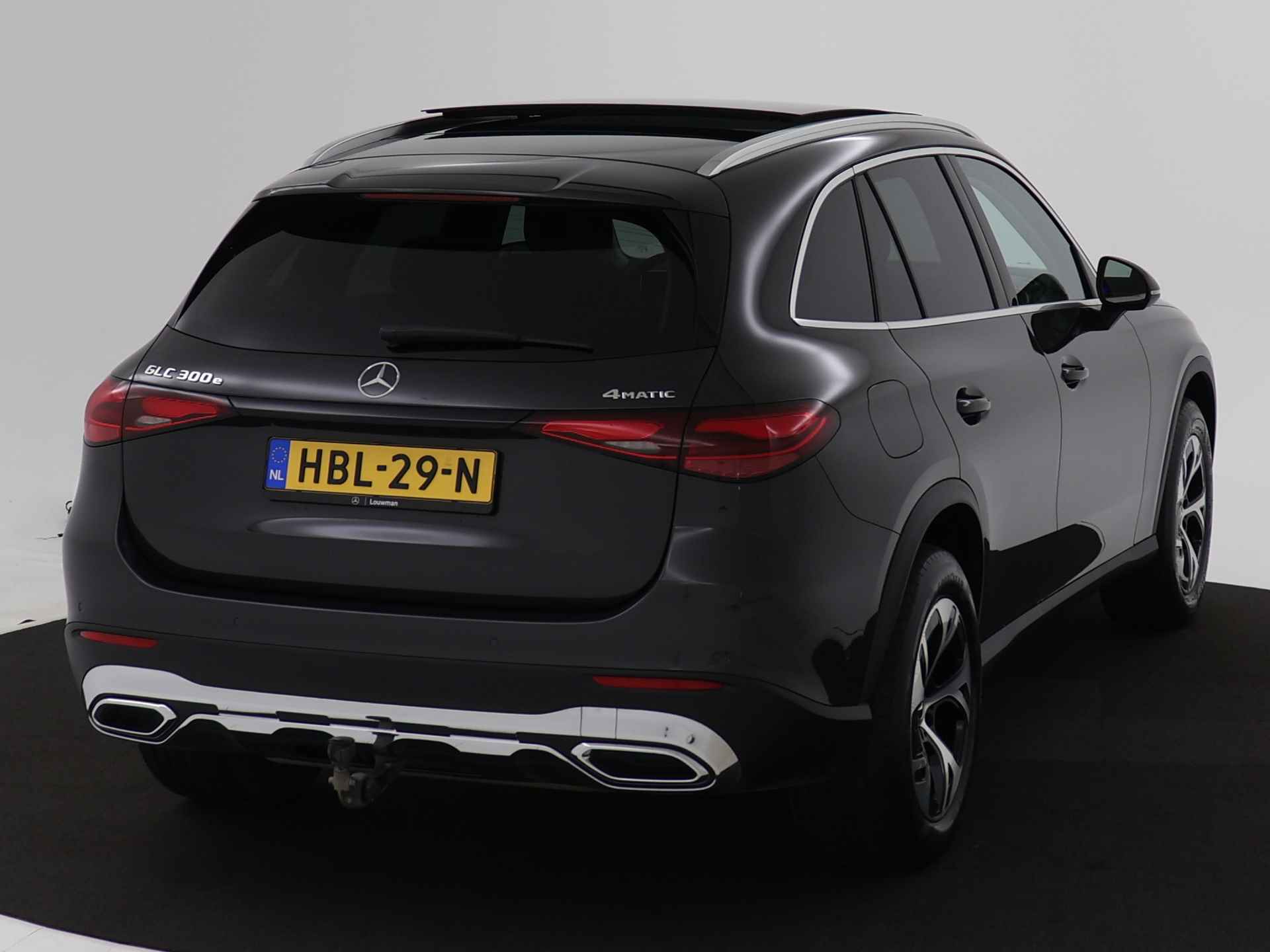 Mercedes-Benz GLC 300 e Plug-in Hybride | Trekhaak | Panorama Schuif-Kanteldak | Stuur en stoelverwarming | DC Laden | Inclusief 24 maanden MB Certified garantie voor Europa. - 19/48