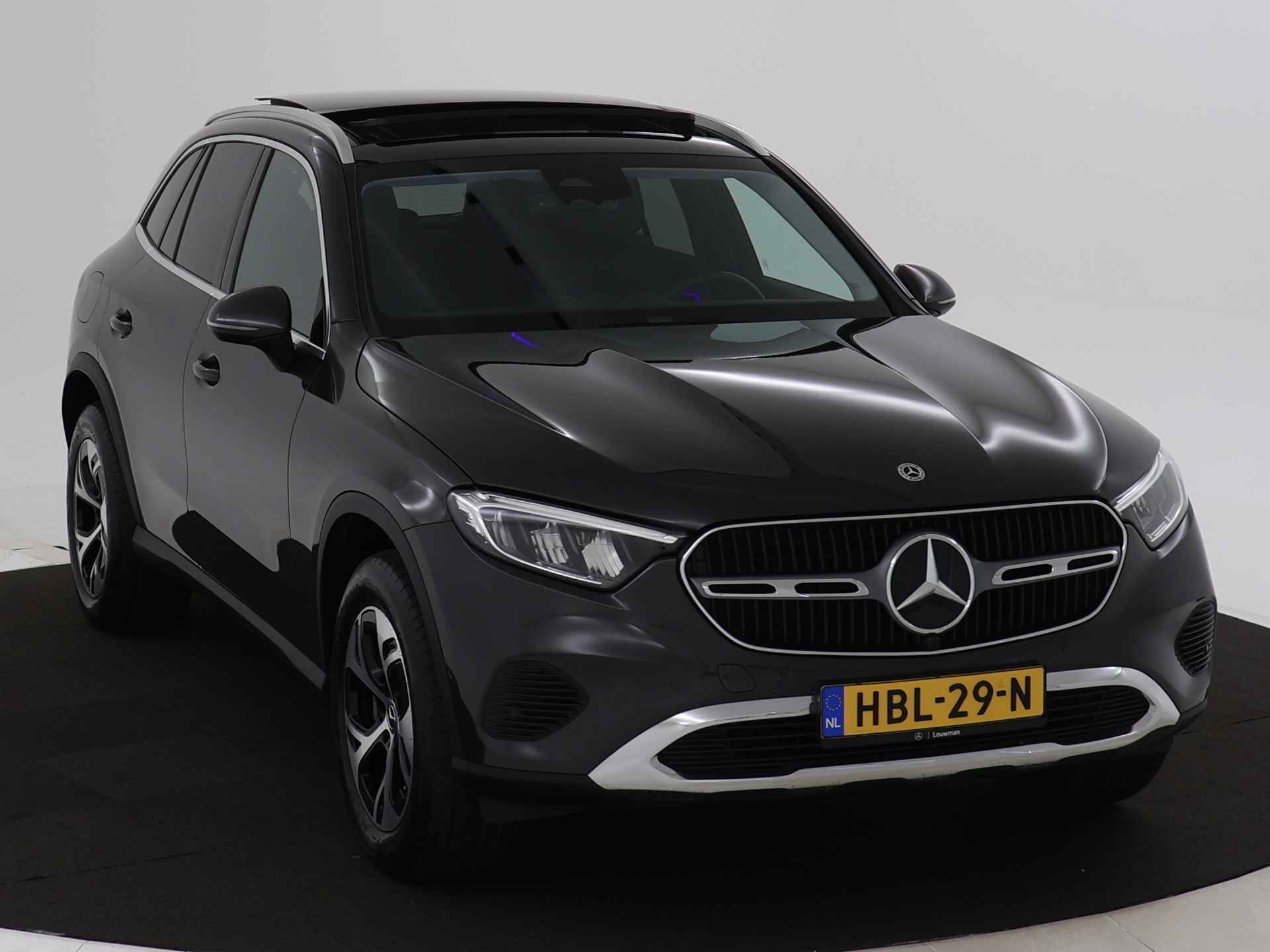 Mercedes-Benz GLC 300 e Plug-in Hybride | Trekhaak | Panorama Schuif-Kanteldak | Stuur en stoelverwarming | DC Laden | Inclusief 24 maanden MB Certified garantie voor Europa. - 30/48