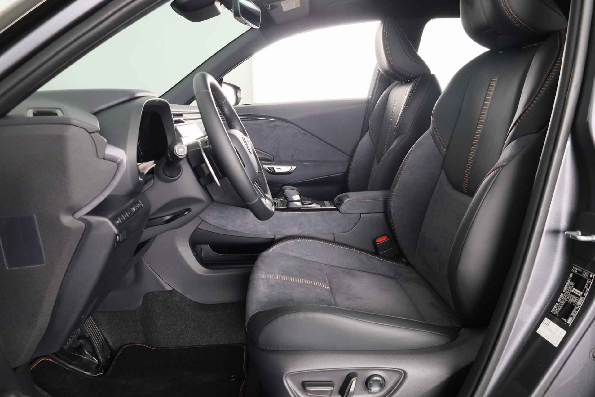 Lexus LBX Cool 2WD *Demo* | Navigatie | Elek bestuurdersstoel met geheugen | - 18/42