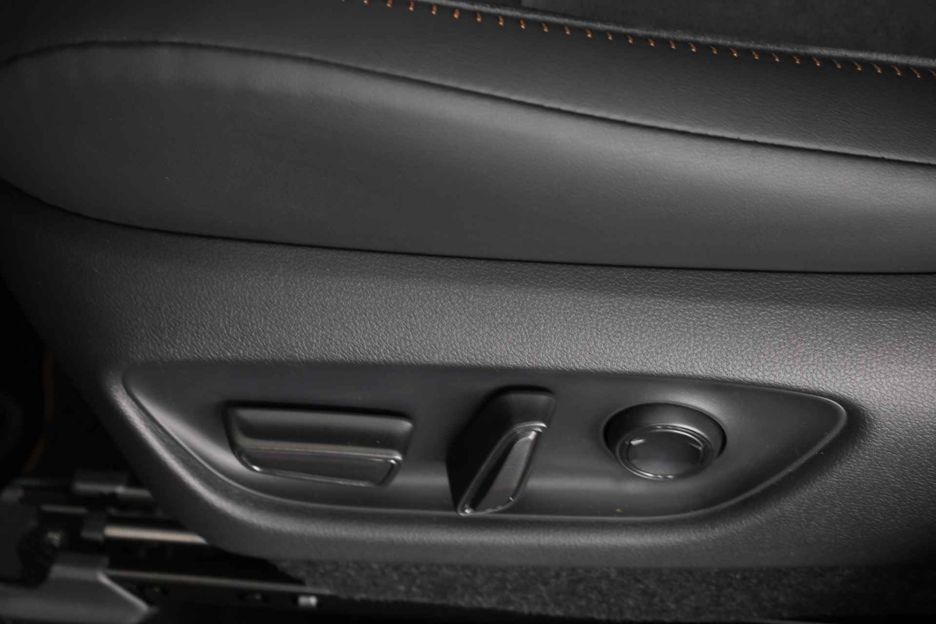Lexus LBX Cool 2WD *Demo* | Navigatie | Elek bestuurdersstoel met geheugen | - 19/42