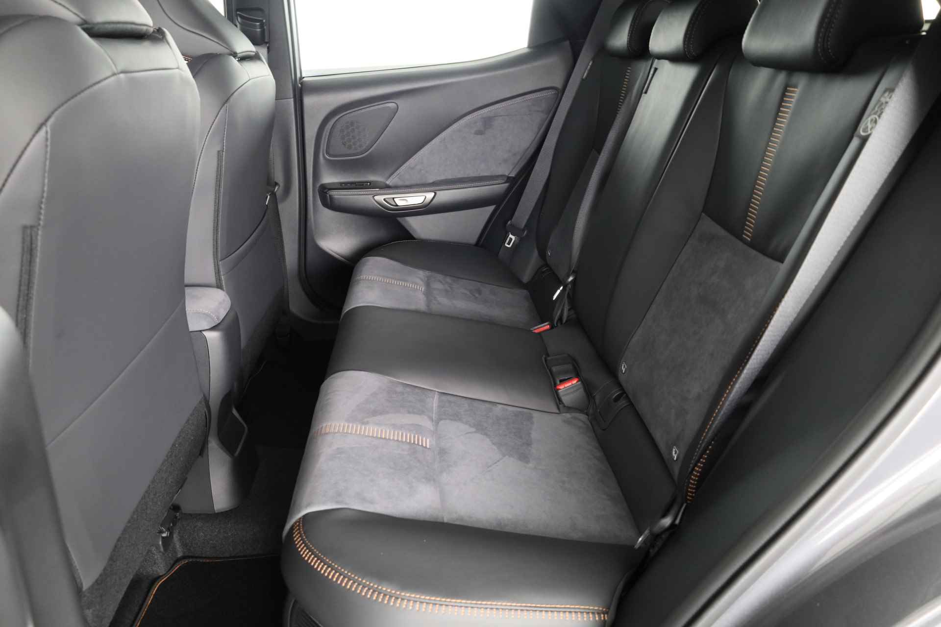 Lexus LBX Cool 2WD *Demo* | Navigatie | Elek bestuurdersstoel met geheugen | - 20/42