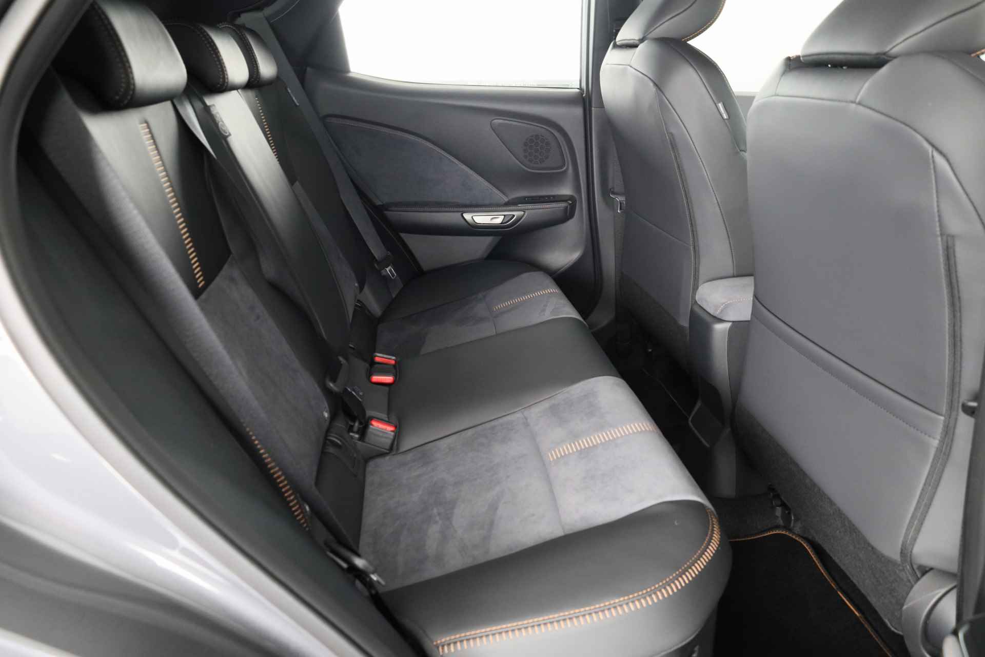 Lexus LBX Cool 2WD *Demo* | Navigatie | Elek bestuurdersstoel met geheugen | - 30/42
