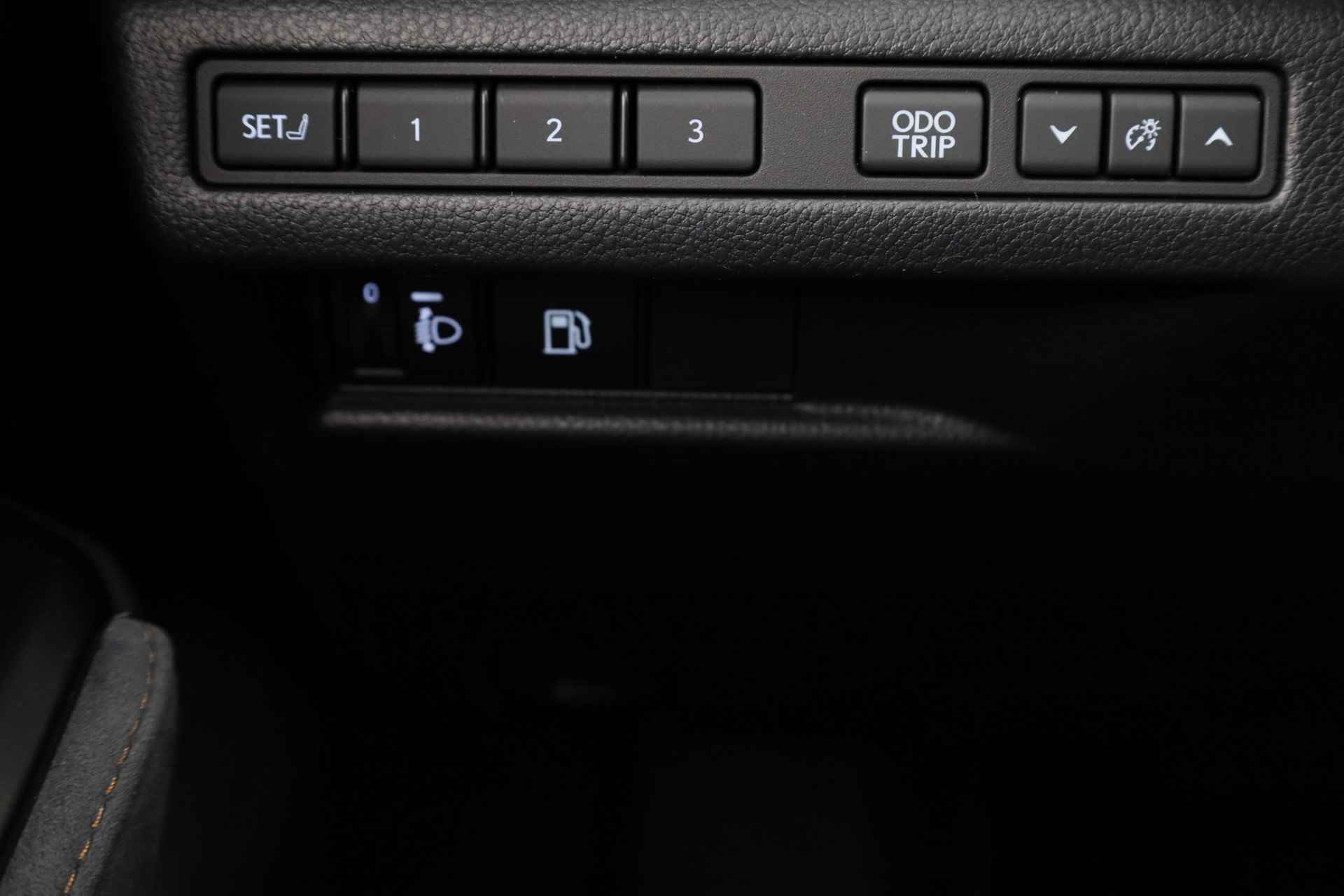 Lexus LBX Cool 2WD *Demo* | Navigatie | Elek bestuurdersstoel met geheugen | - 32/42
