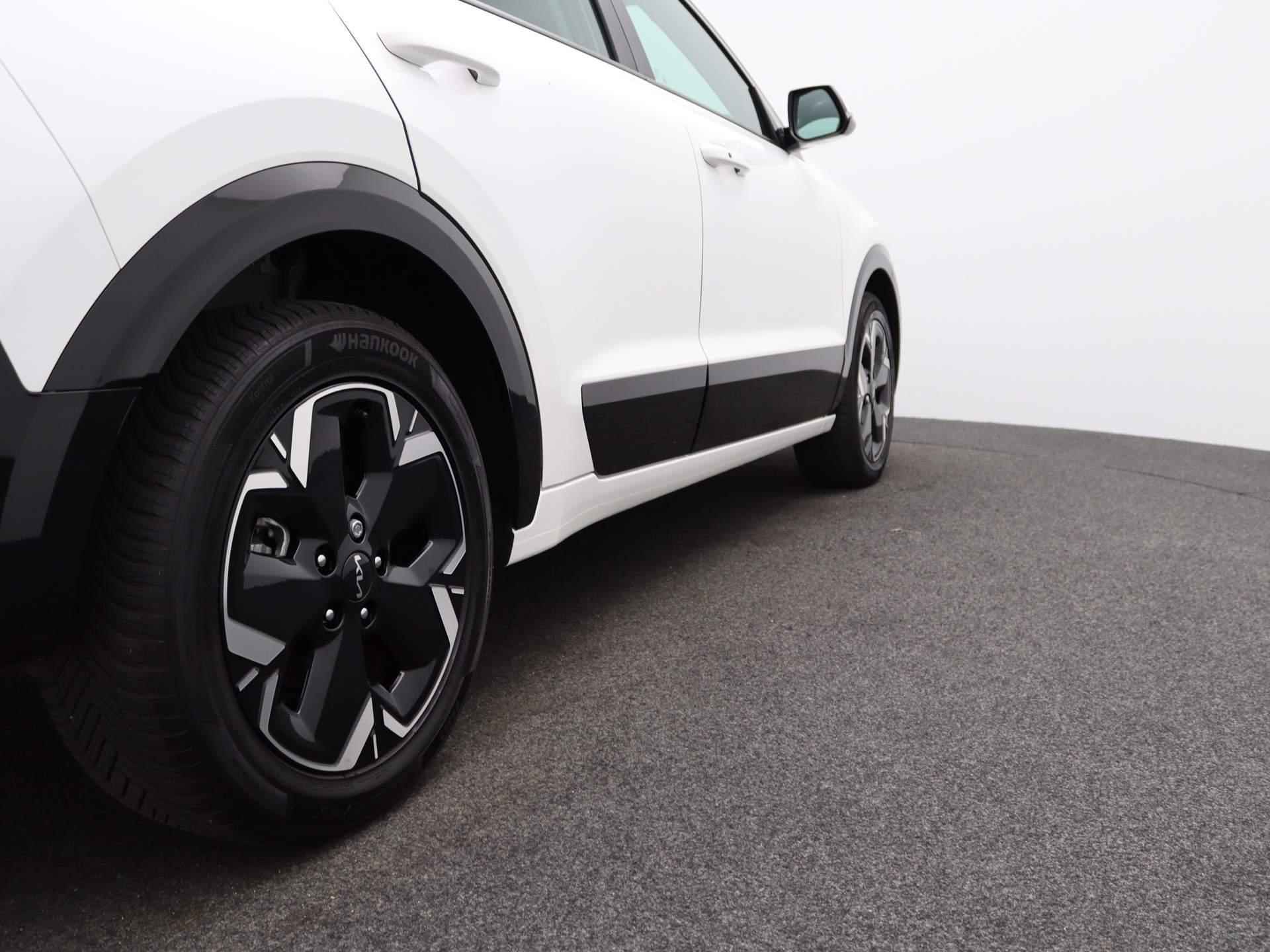 Kia Niro EV DynamicLine 64.8 kWh | 3-fase 11KW laden | Climate Control | Navigatie | LM Velgen | Eerste Eigenaar! | - 40/45