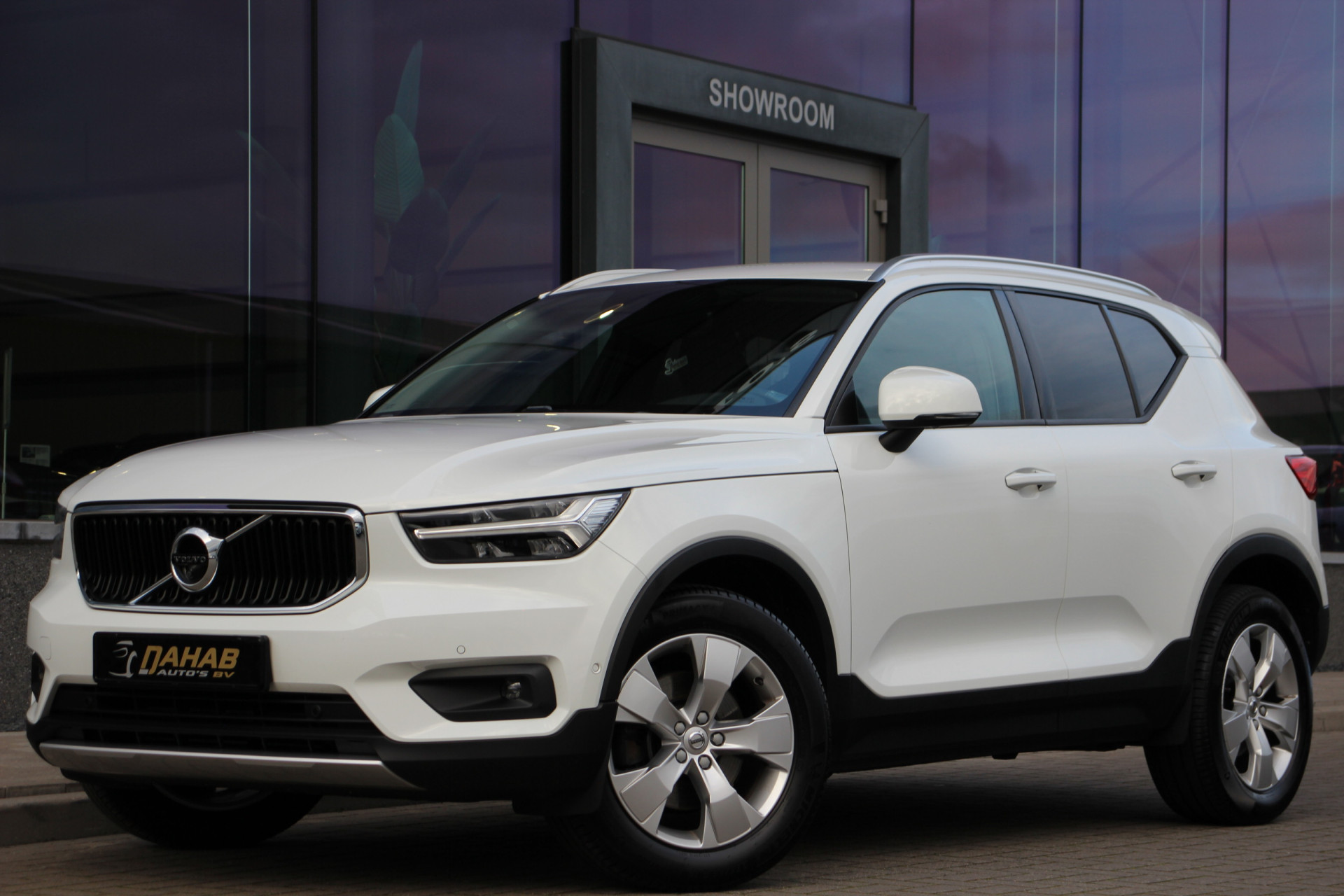 Volvo XC40 2.0 T4 AWD Scandinavian Line | H/K | 360 Camera | Leder |