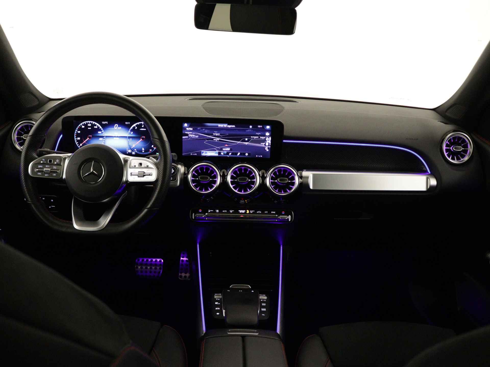 Mercedes-Benz GLB 180 Business Solution AMG | Achteruitrijcamera | Panoramadak | Trekhaak | Elektrische Stoelen | Inclusief 24 maanden MB Certified garantie voor Europa. - 6/45