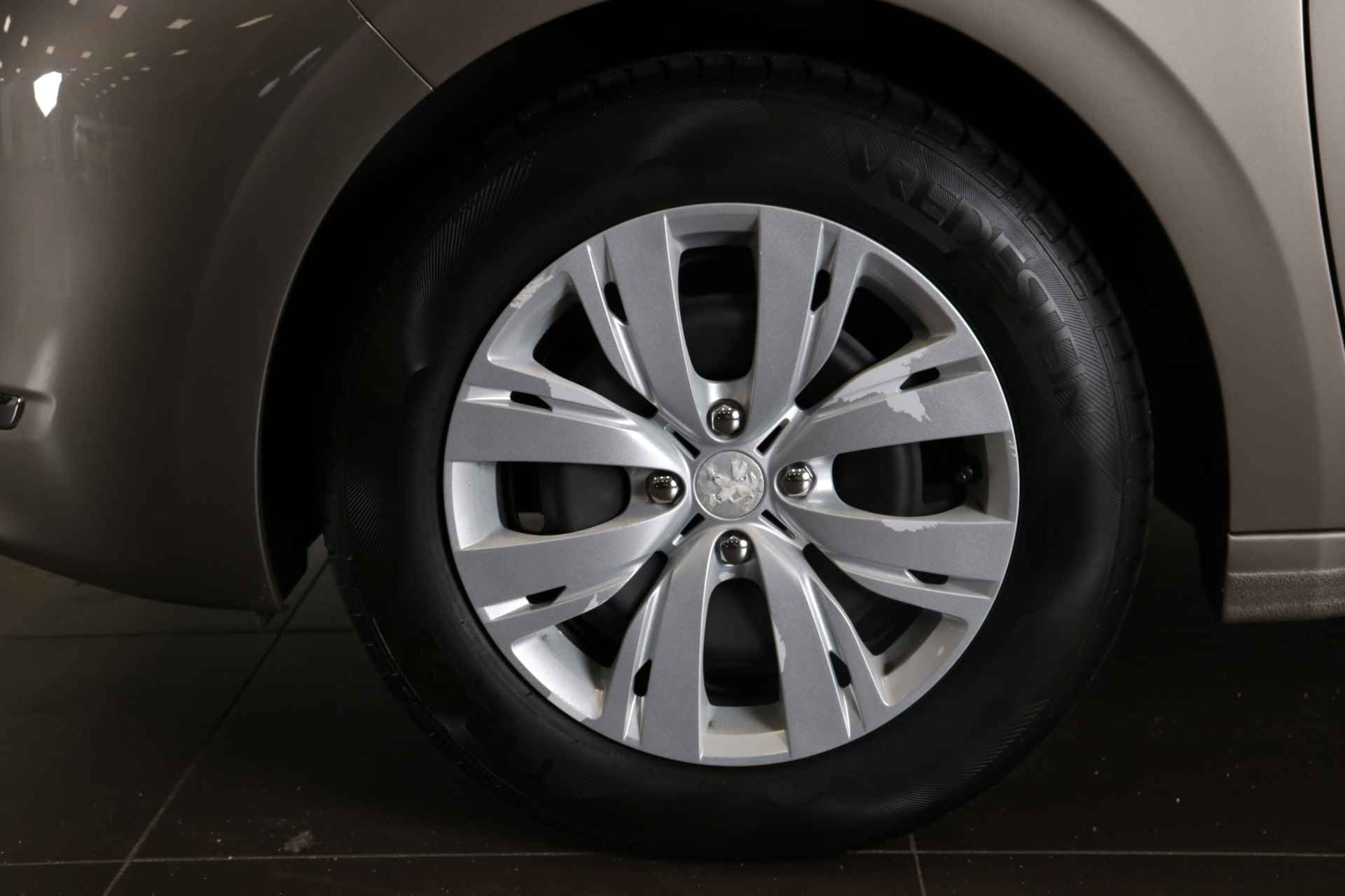 Peugeot 208 1.2 VTI 82 Pk Envy 5-deurs | Navi | Parkeerhulp achter | Afn. Trekhaak |  Climate control | Cruise control | - 12/39