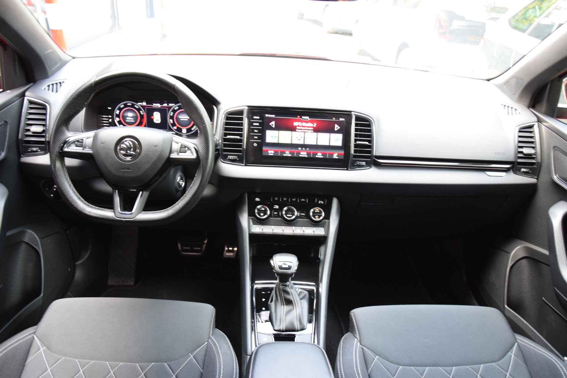 Škoda Karoq 1.5 TSI ACT Sportline Business DSG Automaat | Org. NL | BOVAG Garantie | Navigatie | Virtual Cockpit | Achteruitrijcamera | 18'' Velgen | Full LED | Carplay | DAB | Keyless Entry&GO | - 6/40