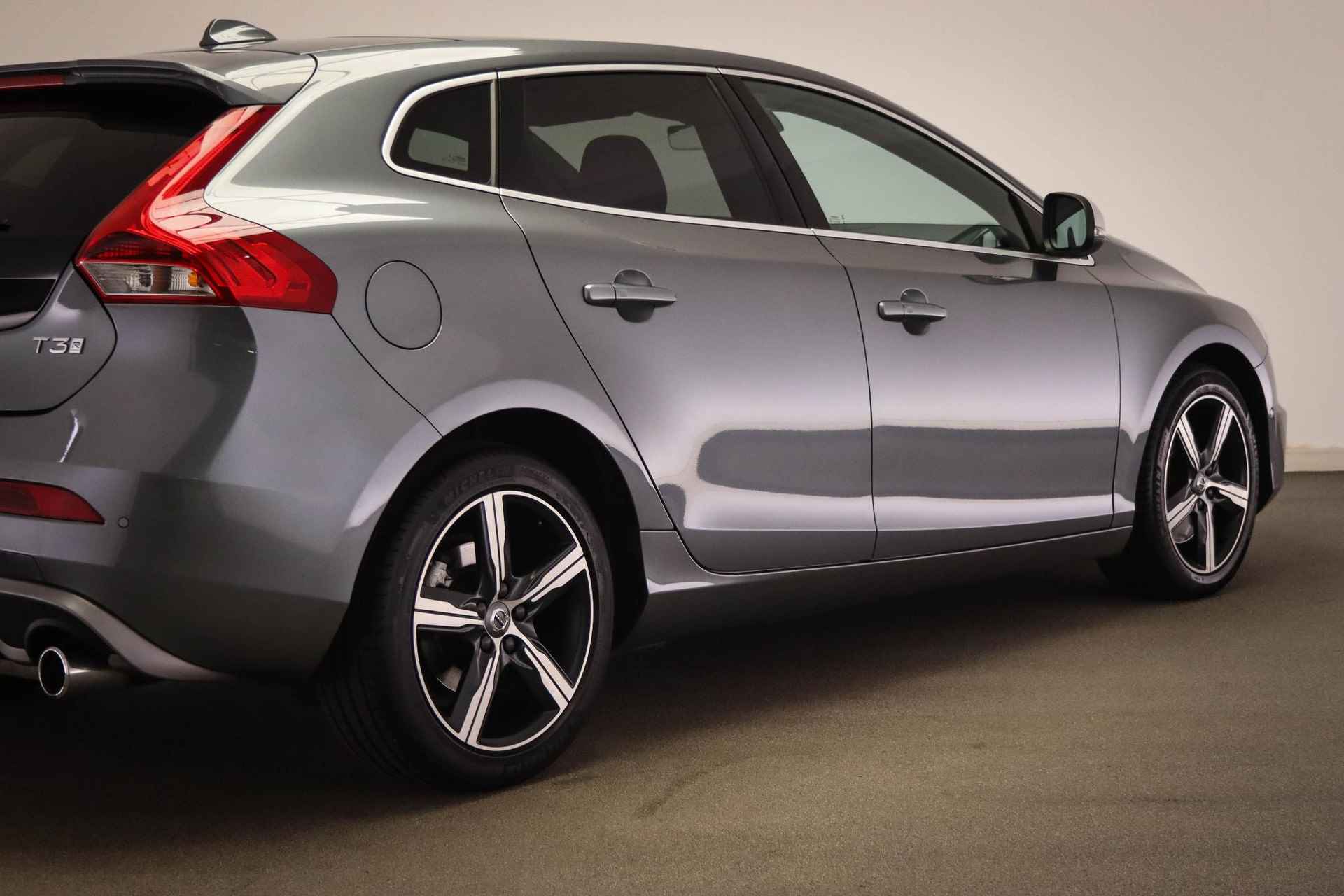 Volvo V40 1.5 T3 Polar+ Sport | STANDKACHEL ✅ FULL LED ✅ PANORAMADAK ✅ LEDER ✅ DAB ✅ CAMERA ✅ TREKHAAK ✅ 17" ✅ DEALER ONDERHOUDEN ✅ - 18/47