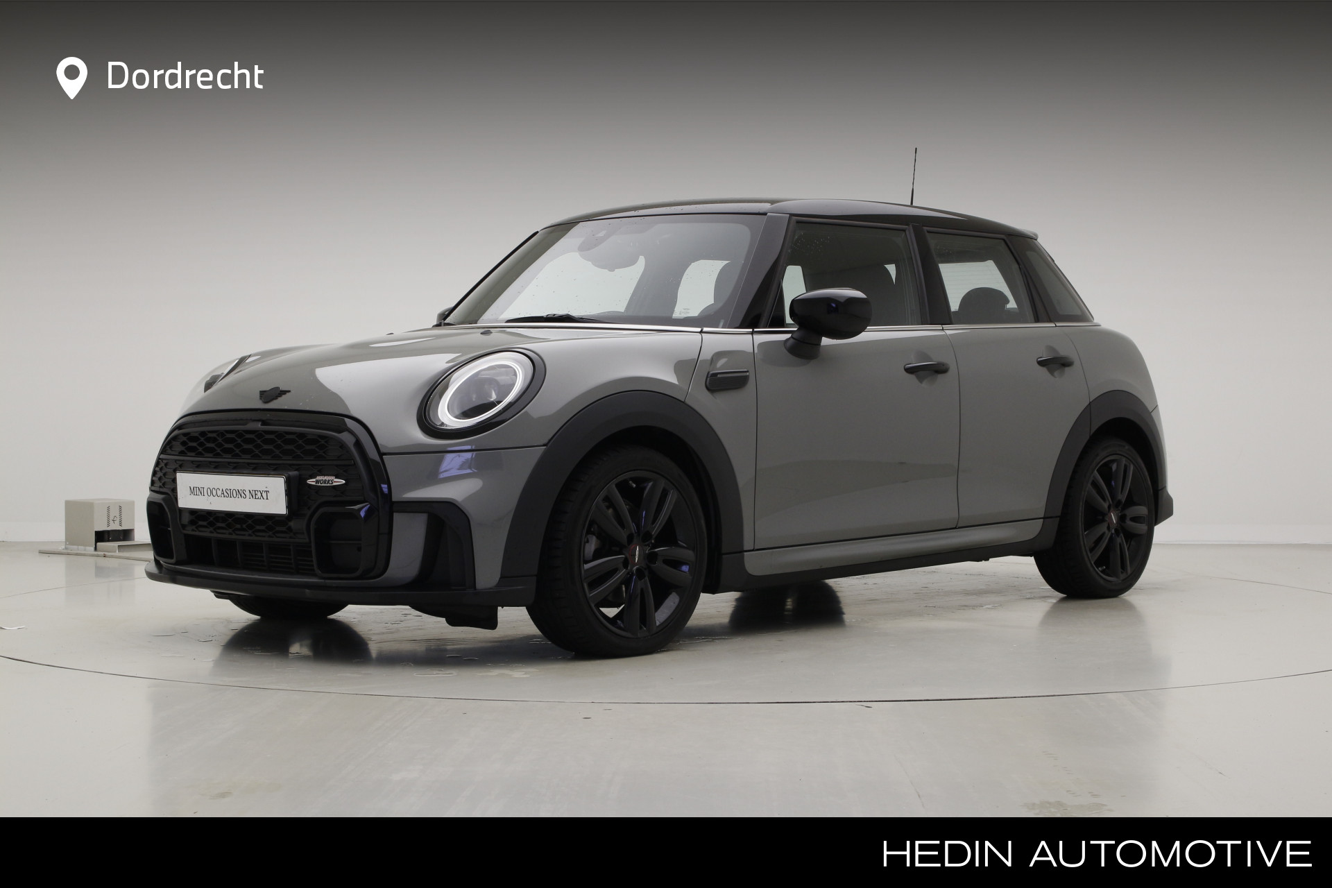 MINI 5-deurs Cooper John Cooper Works | 17" | Camera | Stoel/Stuurverwarming | JCW Stoelen