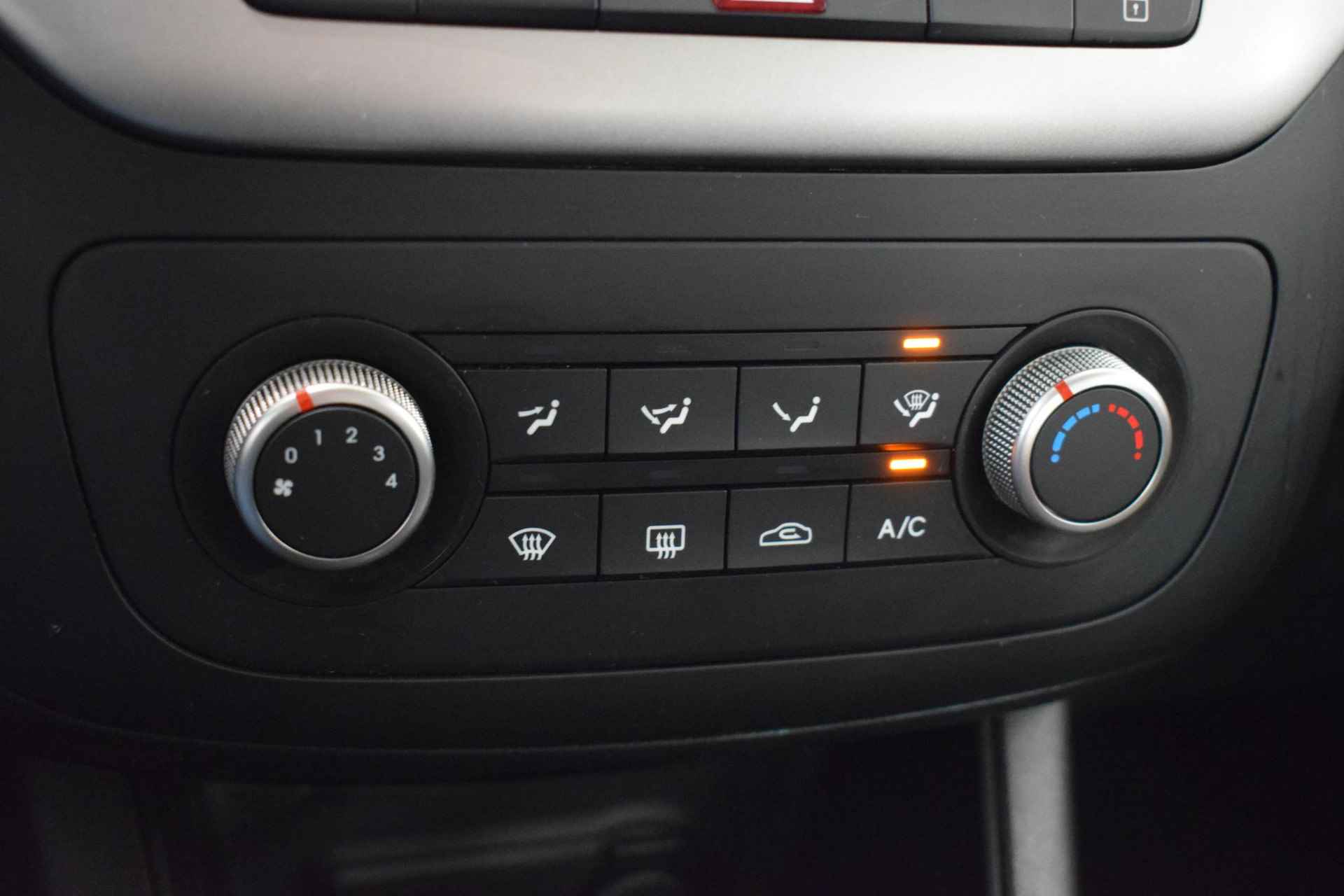 Kia Venga 1.4 CVVT ComfortLine | Airco | USB-aansluiting voor | Elektrische ramen voor | Elektrische zijspiegels | Bluetooth | Armsteun | - 28/43