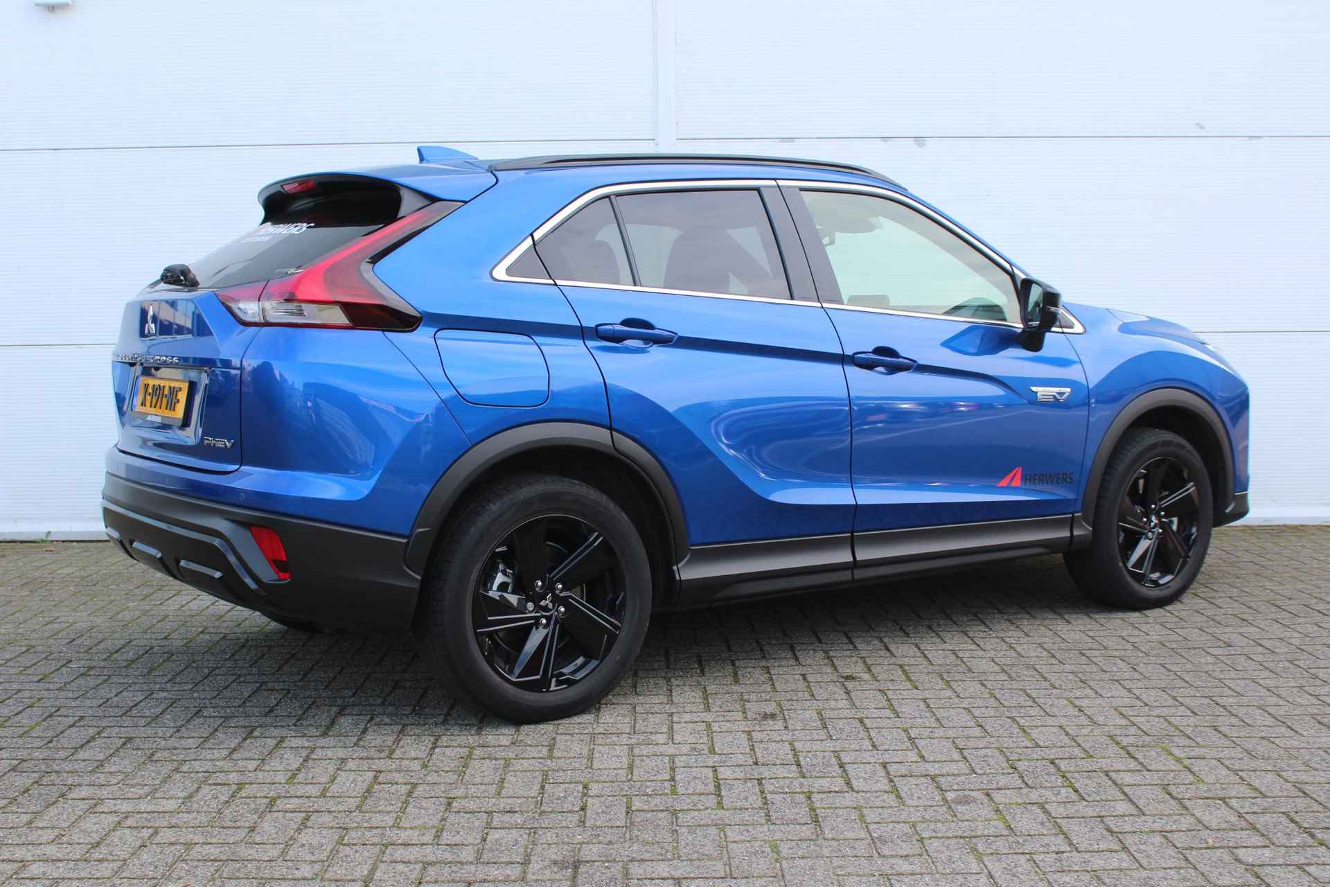 Mitsubishi Eclipse Cross 2.4 PHEV Black Edition / Navigatie + Apple Carplay/Android Auto / Stoelverwarming Voor & Achter / Cruise Control Adaptief / 360* Camera / Keyless Entry & Start / - 3/50