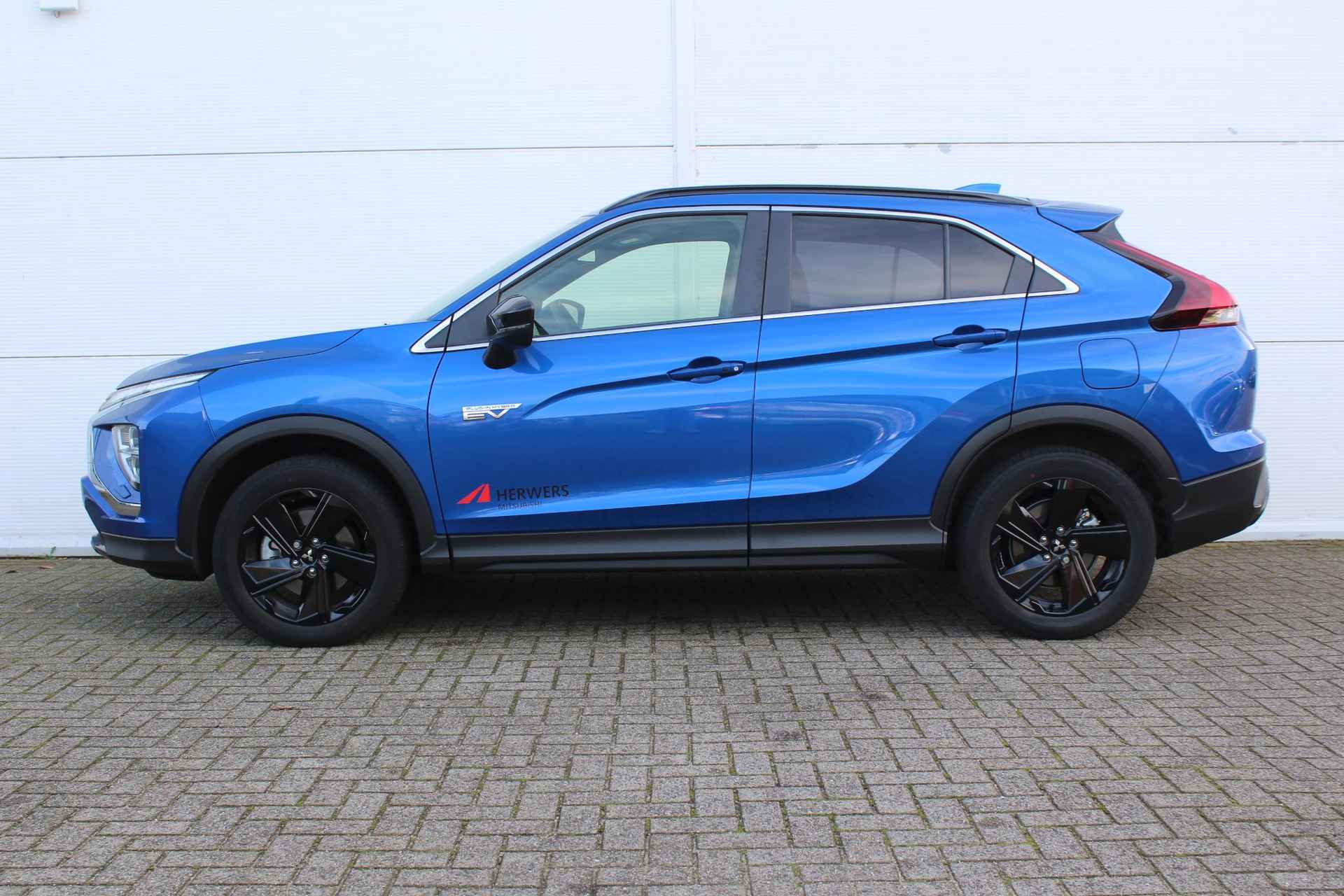 Mitsubishi Eclipse Cross 2.4 PHEV Black Edition / Navigatie + Apple Carplay/Android Auto / Stoelverwarming Voor & Achter / Cruise Control Adaptief / 360* Camera / Keyless Entry & Start / - 8/50