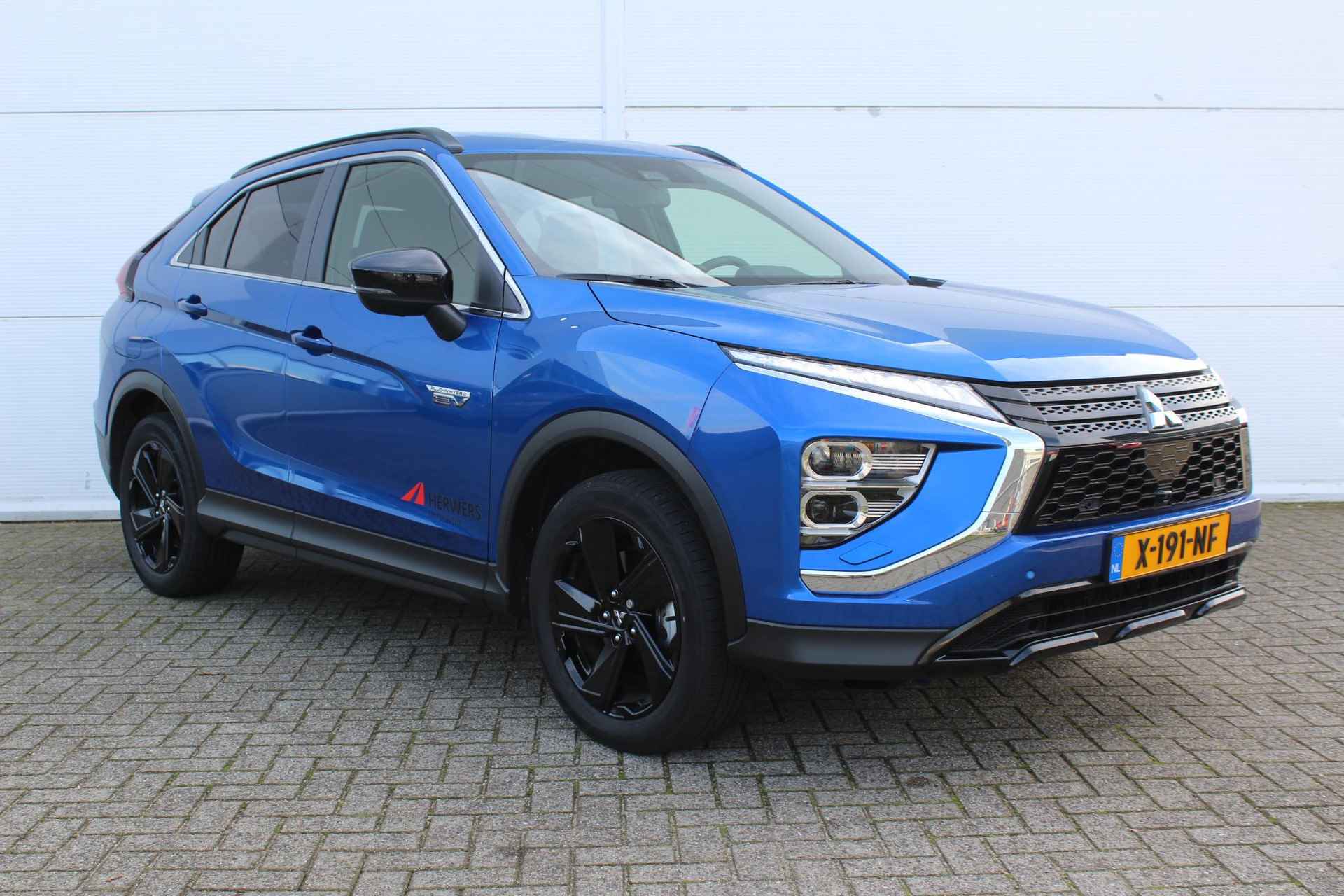 Mitsubishi Eclipse Cross 2.4 PHEV Black Edition / Navigatie + Apple Carplay/Android Auto / Stoelverwarming Voor & Achter / Cruise Control Adaptief / 360* Camera / Keyless Entry & Start / - 17/50