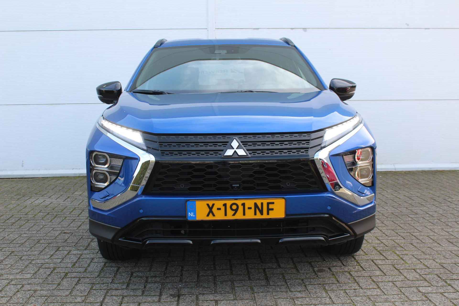 Mitsubishi Eclipse Cross 2.4 PHEV Black Edition / Navigatie + Apple Carplay/Android Auto / Stoelverwarming Voor & Achter / Cruise Control Adaptief / 360* Camera / Keyless Entry & Start / - 47/50