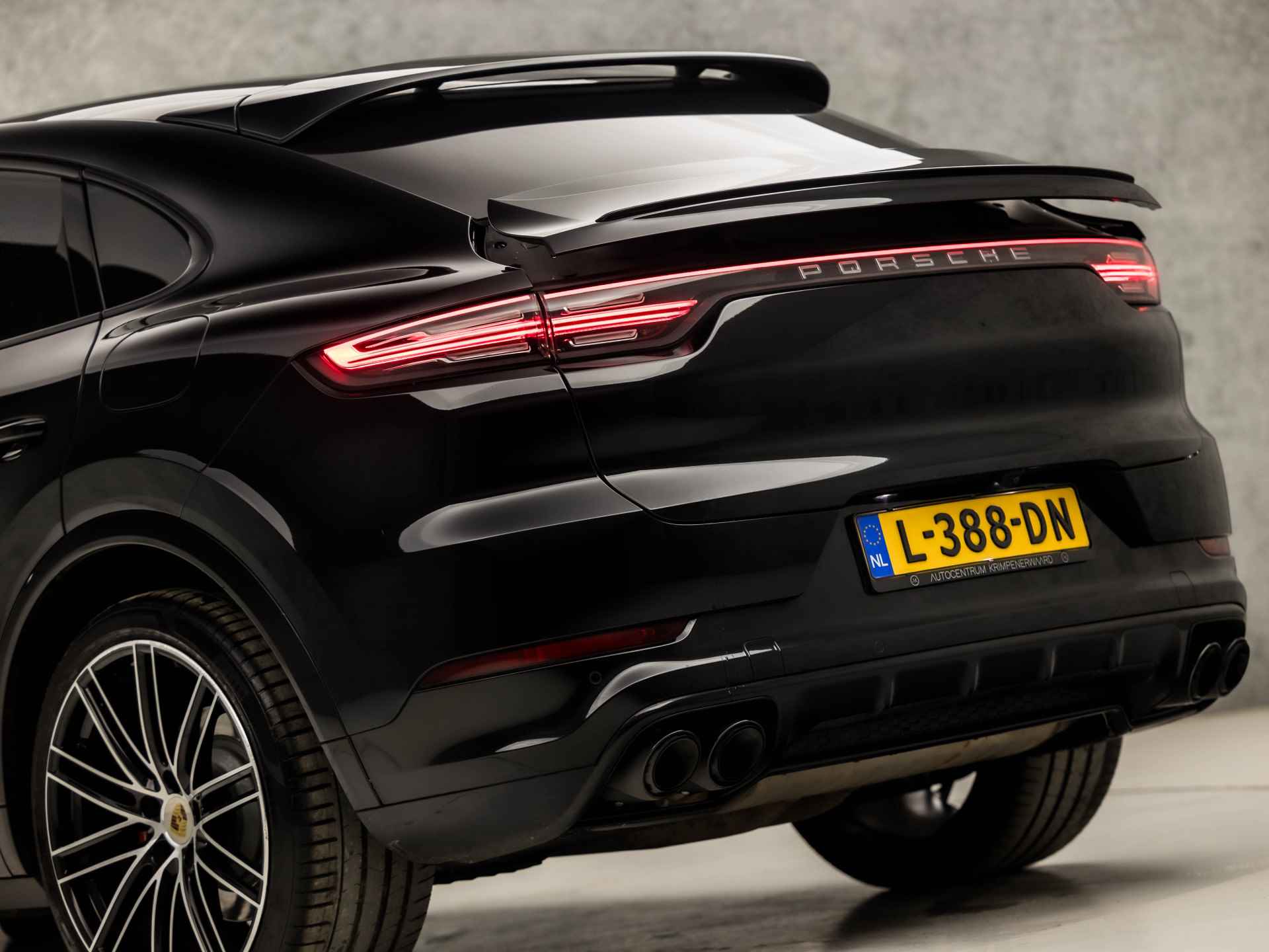 Porsche Cayenne Coupé 3.0 E-Hybrid SportDesign 476Pk Automaat (PANORAMADAK, SPORTCHRONO PAKKET, ALCANTARA HEMEL, MEEGESPOTEN BUMPERS, LUCHTVERING, MEMORY SEATS, SFEERVERLICHTING, APPLE CARPLAY, BOSE AUDIO, 360 CAMERA, NIEUWSTAAT) - 19/54