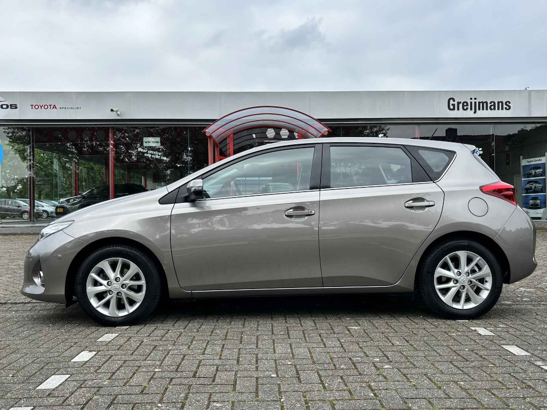 Toyota Auris 1.6 Dynamic Business | Navigatie | Cruise | Climate - 2/30