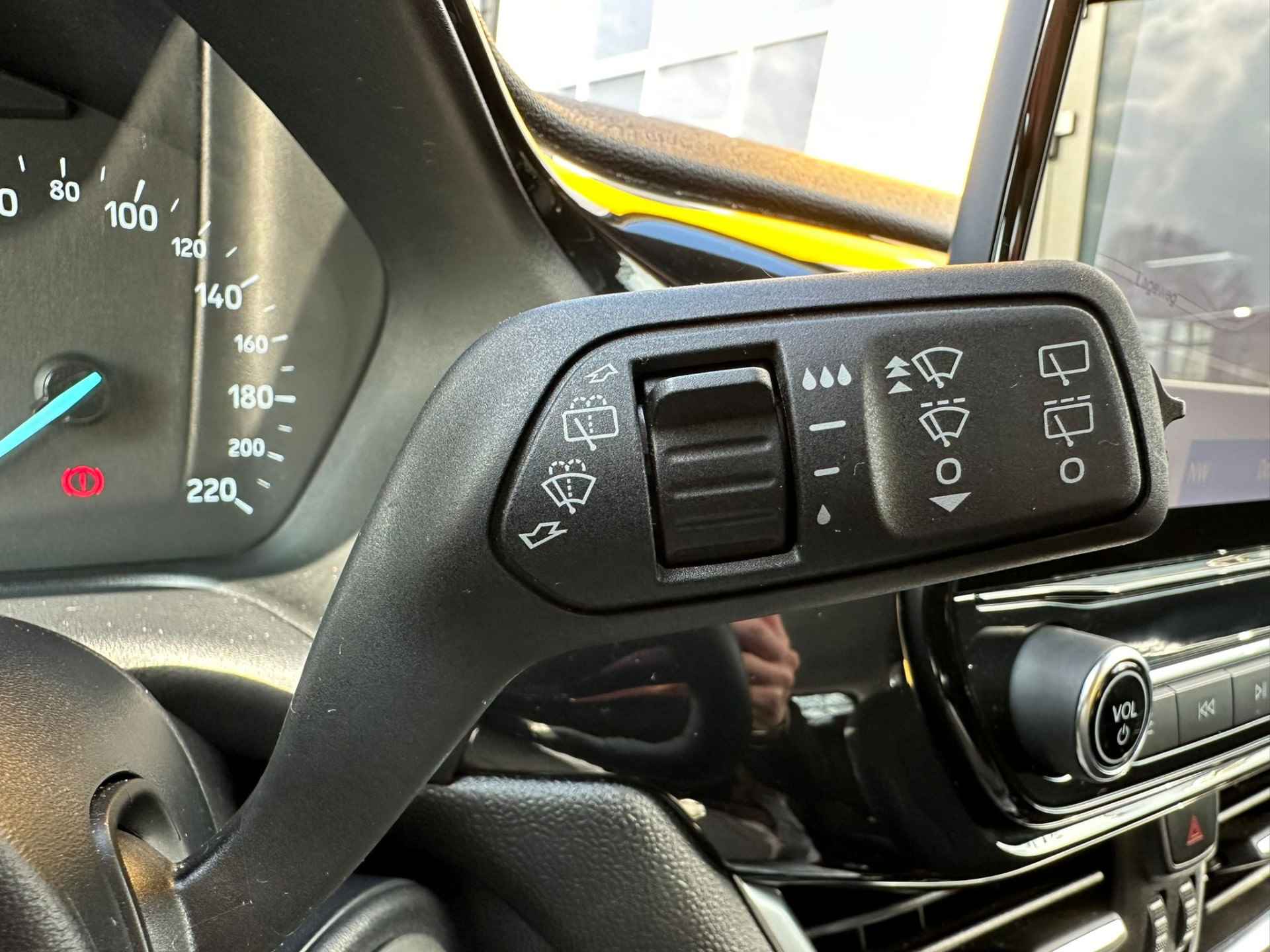 Ford Fiesta Titanium 1.0 EcoBoost Hybrid 125 PK | NAVIGATIE| CRUISE CONTROL| CLIMATE CONTROL| DAB| LANE ASSIST| - 19/34