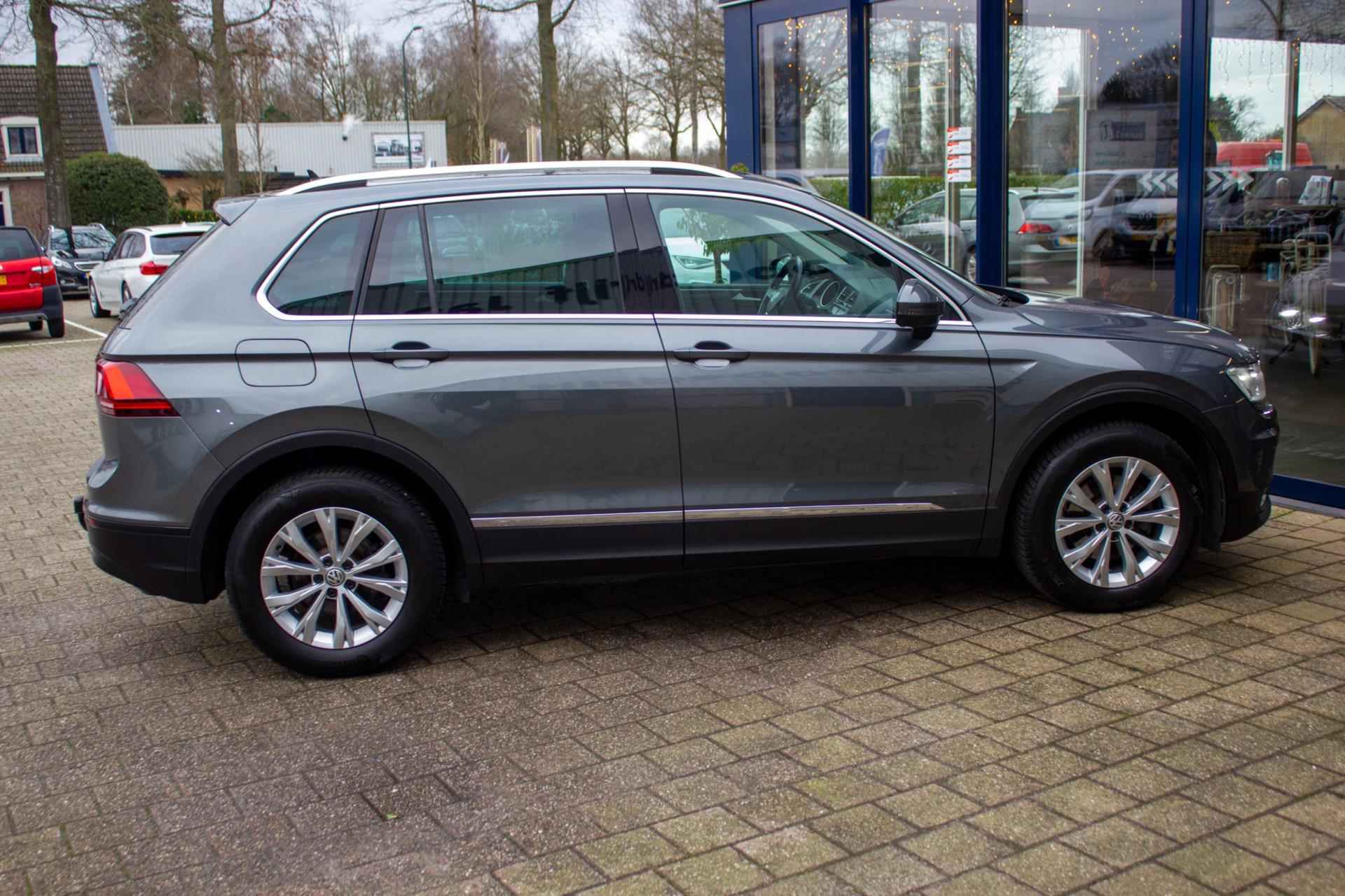 Volkswagen Tiguan 1.5 TSI Comfortline Business | Prijs rijklaar incl. 12 mnd garantie | Panodak Navi Elek Klep Stoelverw. Apple/An - 17/54