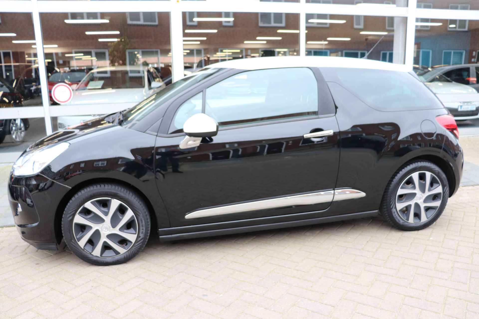 Citroën DS3 1.2 VTi Chic. Navigatie Dealer onderhouden, distributieriem is vervangen. - 3/24