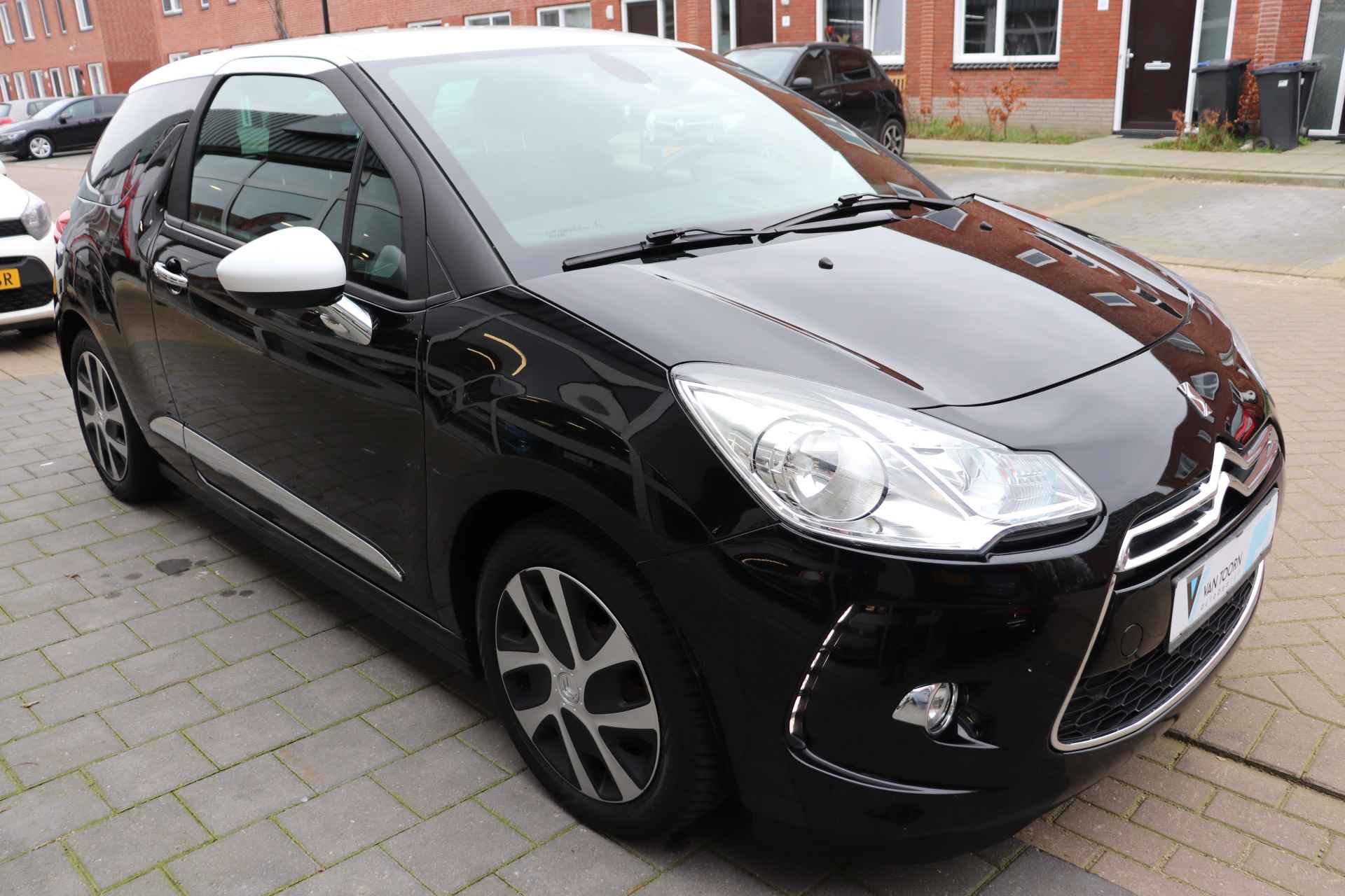 Citroën DS3 1.2 VTi Chic. Navigatie Dealer onderhouden, distributieriem is vervangen. - 6/24