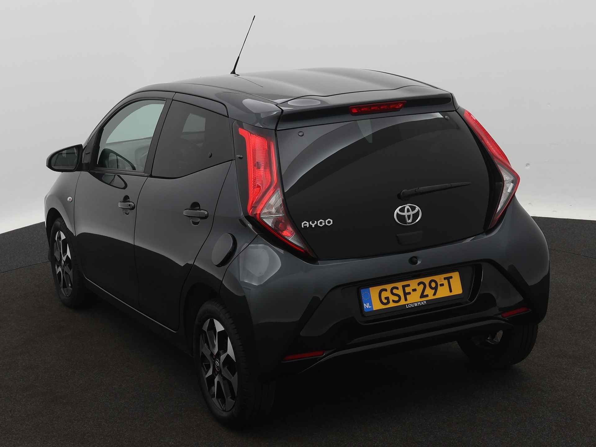 Toyota Aygo 1.0 VVT-i X-Joy Limited X-Shift automaat | Parkeercamera | Airco | 15' Velgen | - 17/40