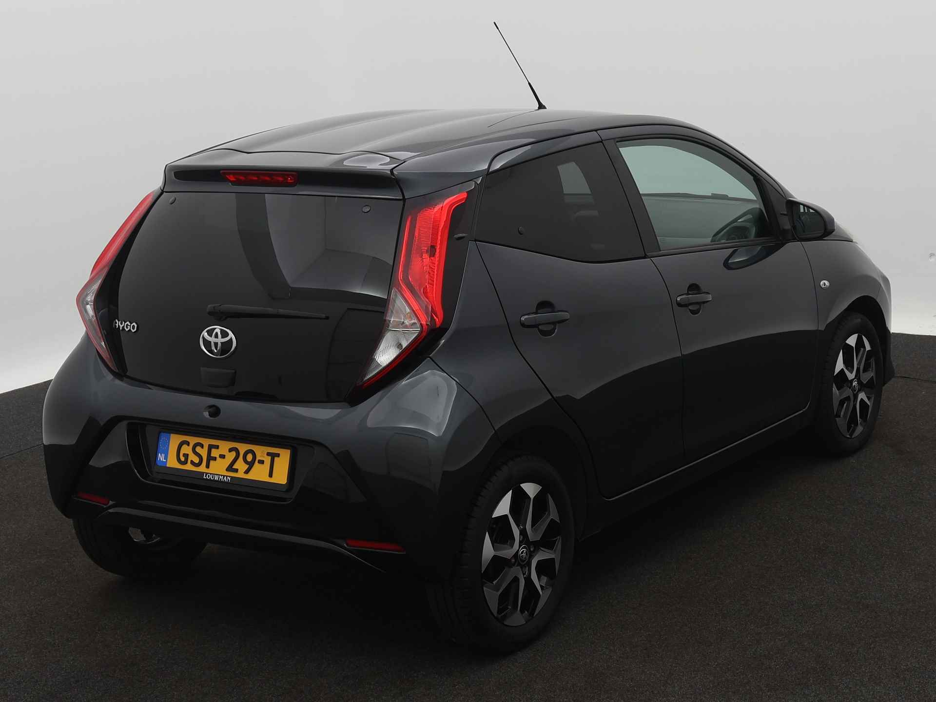 Toyota Aygo 1.0 VVT-i X-Joy Limited X-Shift automaat | Parkeercamera | Airco | 15' Velgen | - 18/40