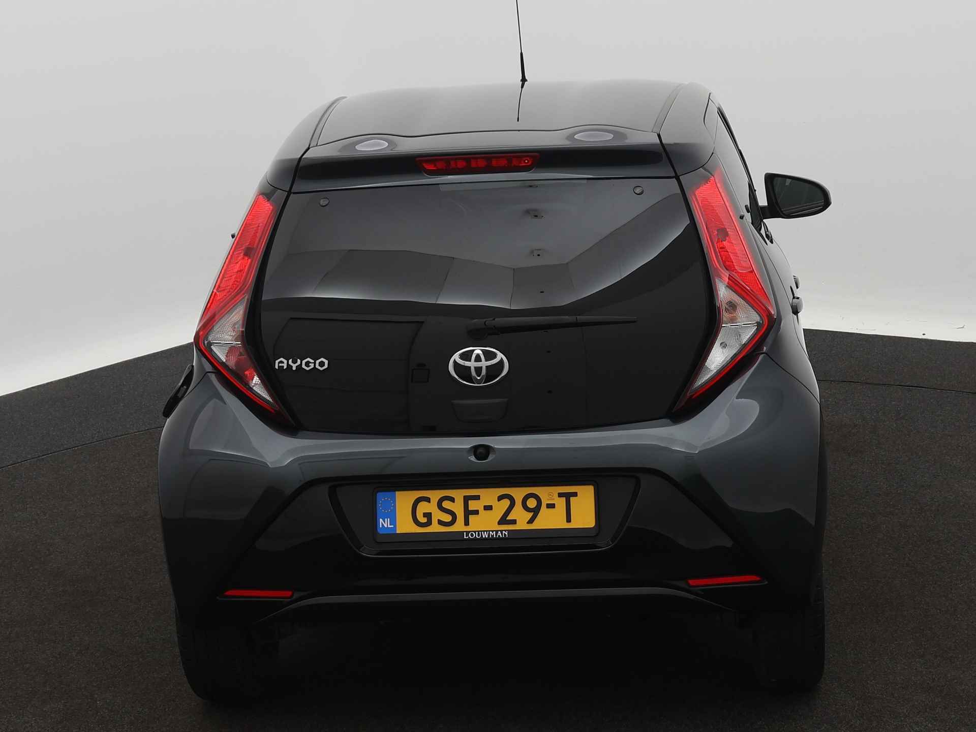 Toyota Aygo 1.0 VVT-i X-Joy Limited X-Shift automaat | Parkeercamera | Airco | 15' Velgen | - 29/40