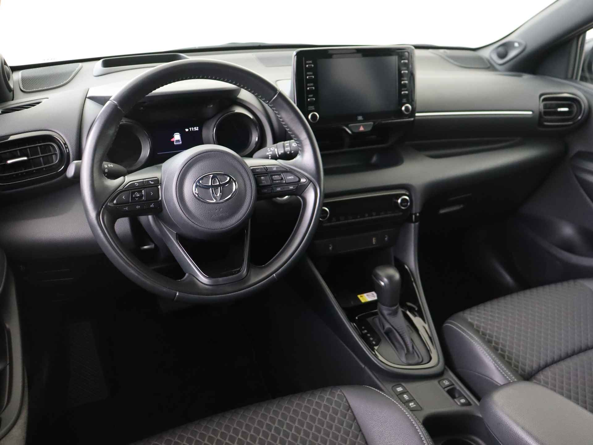 Toyota Yaris 1.5 Hybrid Executive I Navigatie I Climate Control I Cruise Control Adaptief I Camera I USB I 1e Eigenaar I Volledig Dealer Onderhouden I Stoelverwarming Voor I Keyless Entry/Start I Afneembare Trekhaak I - 6/49