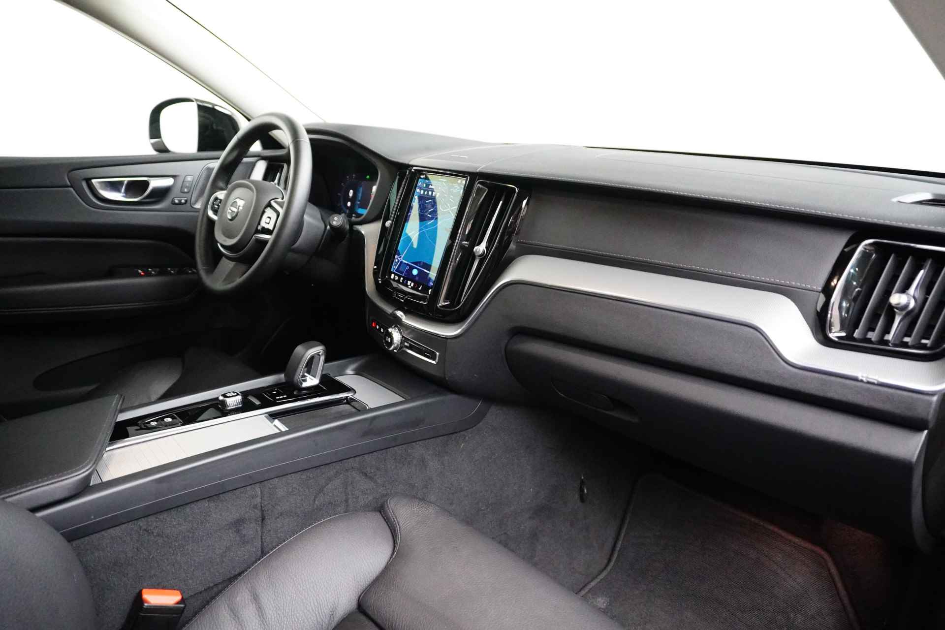 Volvo XC60 Recharge T6 AWD Ultimate Dark | Climate Pro pack | Leder | Getint glas | 22" wielen | Trekhaak | Panoramadak | BLIS | - 8/35