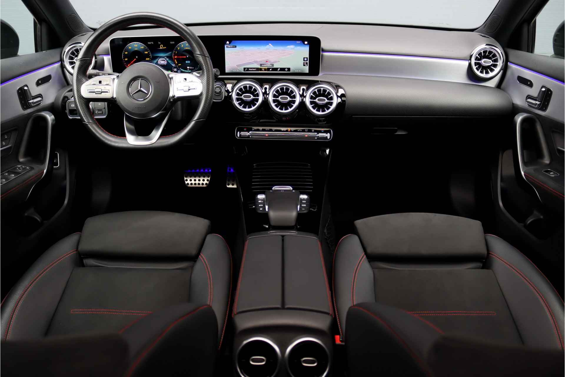 Mercedes-Benz A-Klasse 250 e Premium+ AMG Line Aut8, Panoramadak, Memorypakket, Keyless Go, Camera, Augmented Reality, Dodehoekassistent, Widescreen, Nightpakket, Multibeam LED, Etc. - 3/42