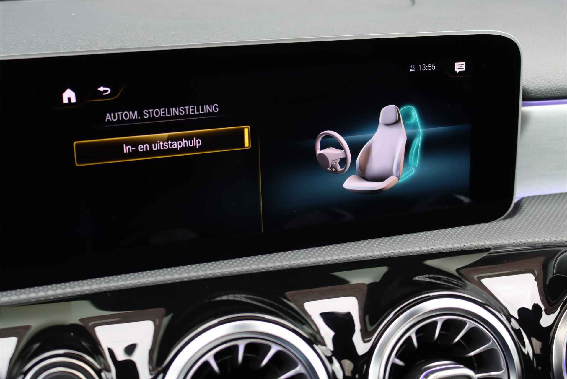 Mercedes-Benz A-Klasse 250 e Premium+ AMG Line Aut8, Panoramadak, Memorypakket, Keyless Go, Camera, Augmented Reality, Dodehoekassistent, Widescreen, Nightpakket, Multibeam LED, Etc. - 21/42