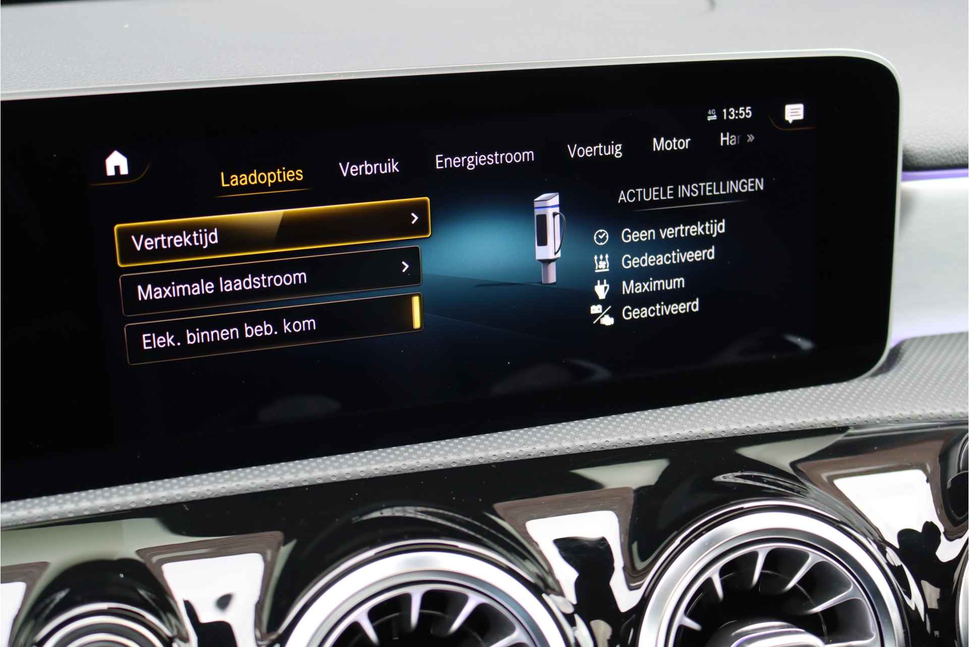 Mercedes-Benz A-Klasse 250 e Premium+ AMG Line Aut8, Panoramadak, Memorypakket, Keyless Go, Camera, Augmented Reality, Dodehoekassistent, Widescreen, Nightpakket, Multibeam LED, Etc. - 37/42