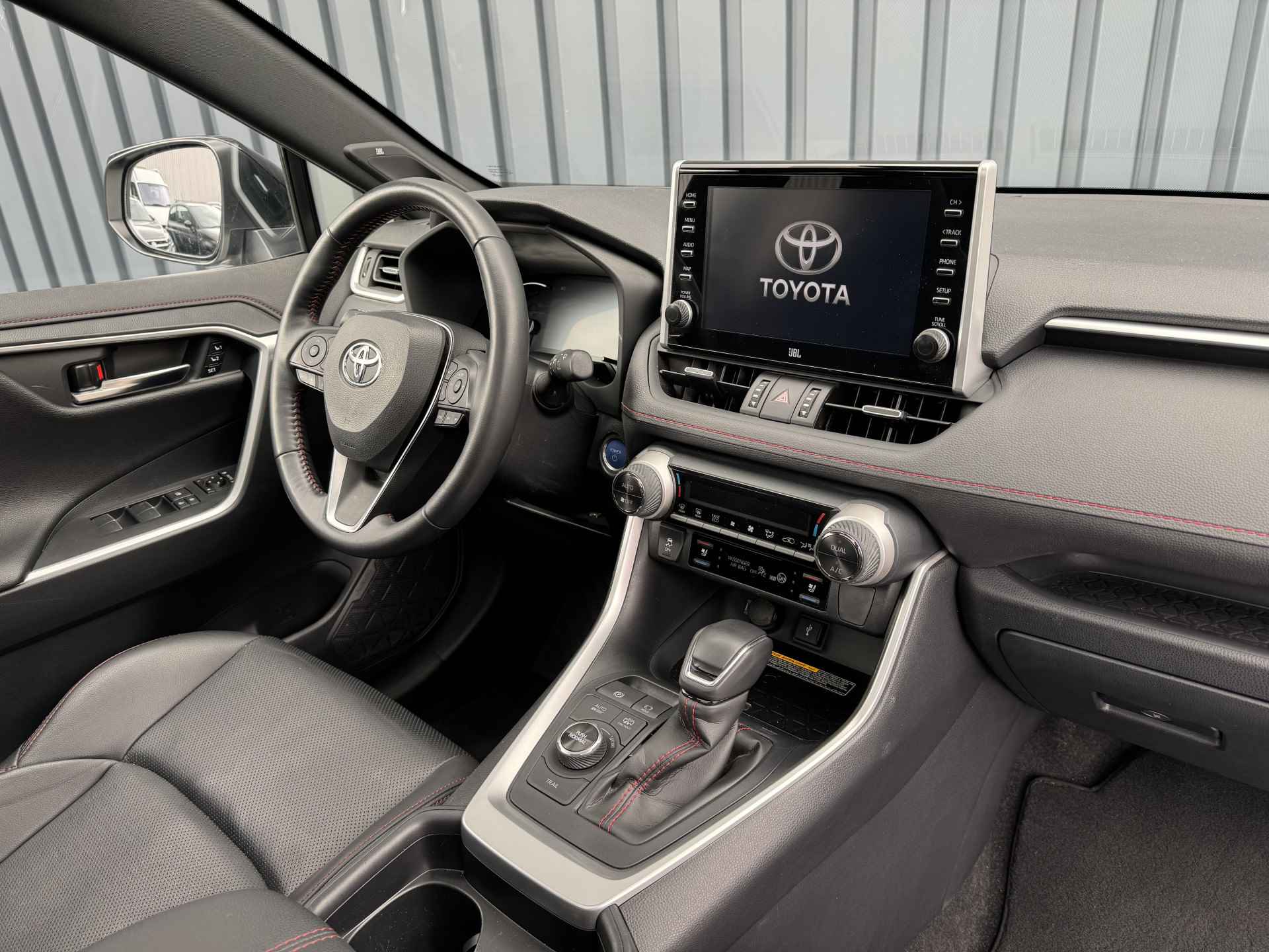 Toyota RAV4 2.5 Plug-in Hybrid AWD Bi-Tone Plus | Schuif-/kantel dak | Vol LEER | JBL | Head-up | Rijklaar!! - 16/52