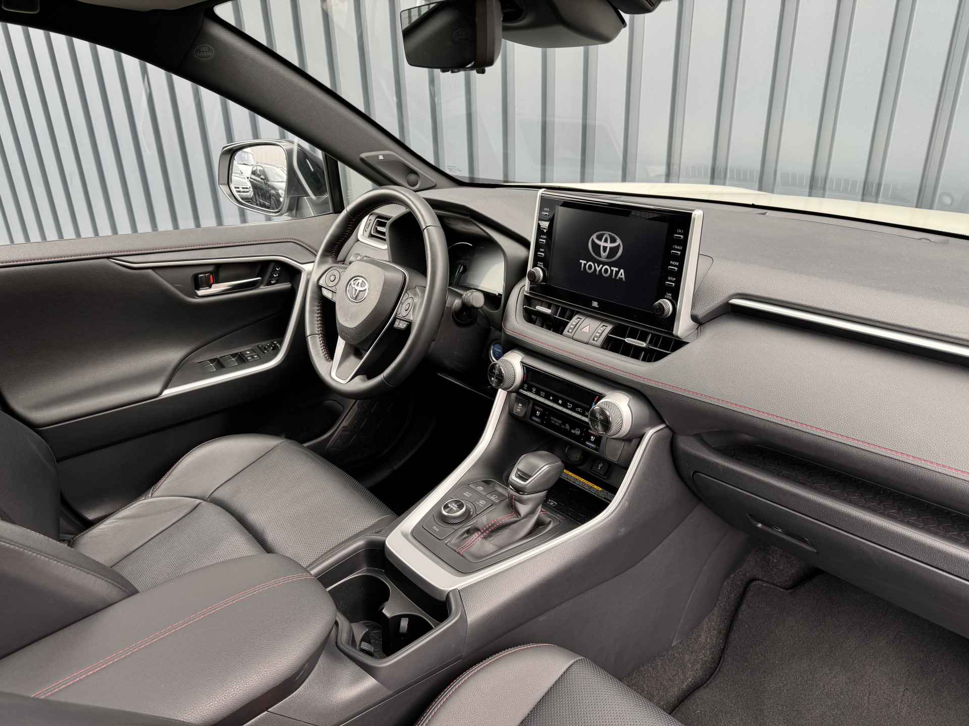 Toyota RAV4 2.5 Plug-in Hybrid AWD Bi-Tone Plus | Schuif-/kantel dak | Vol LEER | JBL | Head-up | Rijklaar!! - 17/52