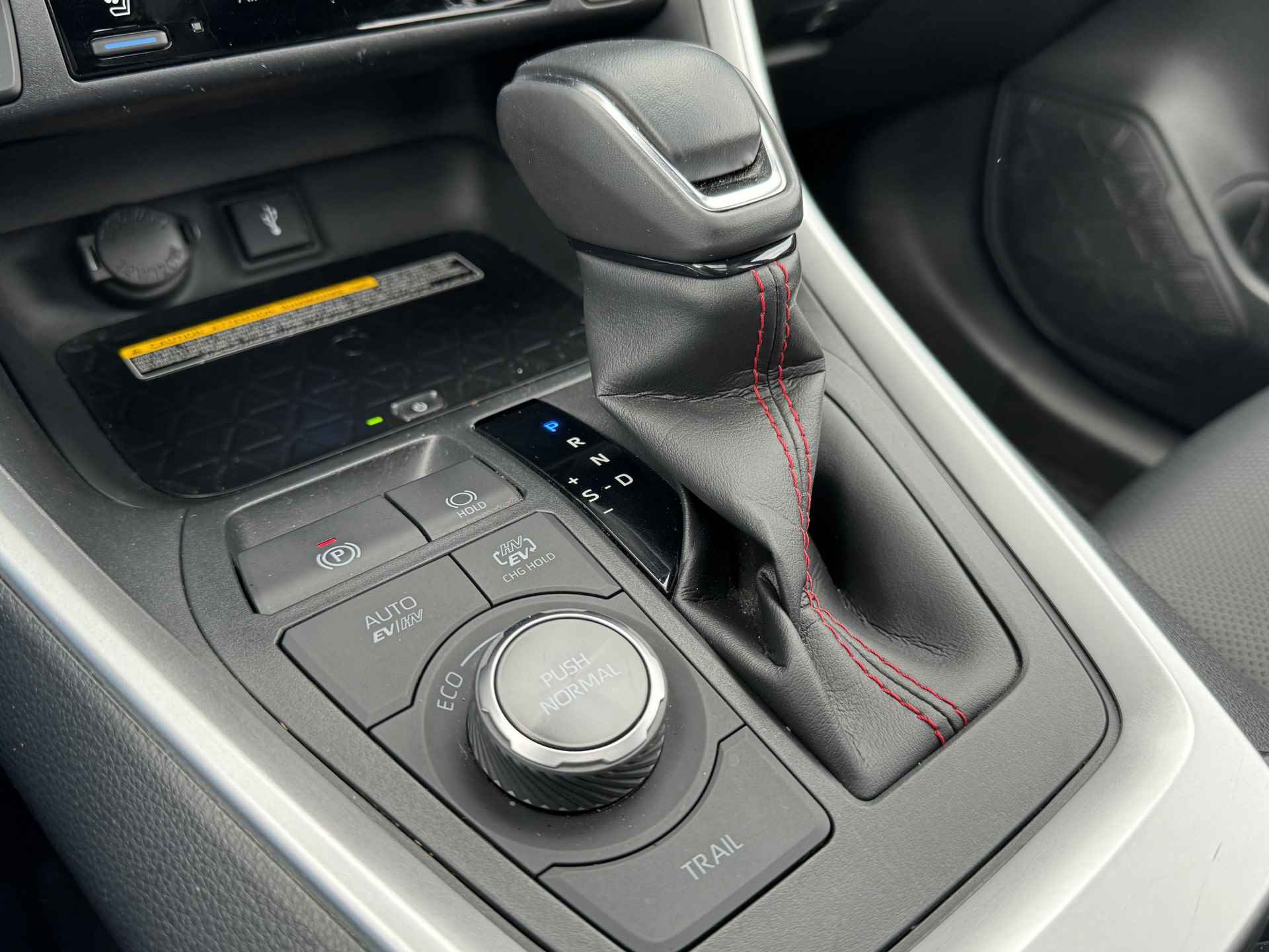 Toyota RAV4 2.5 Plug-in Hybrid AWD Bi-Tone Plus | Schuif-/kantel dak | Vol LEER | JBL | Head-up | Rijklaar!! - 39/52