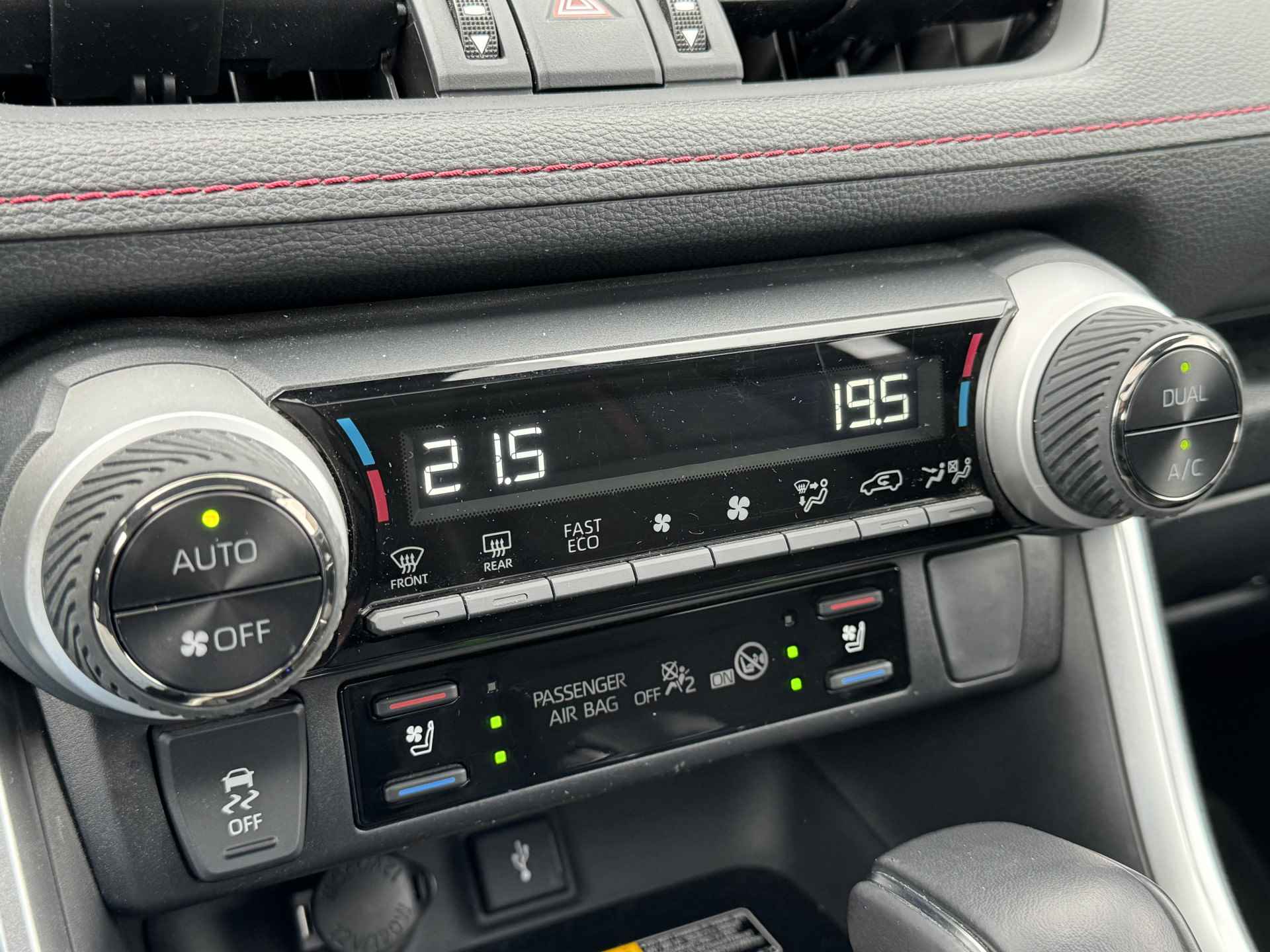 Toyota RAV4 2.5 Plug-in Hybrid AWD Bi-Tone Plus | Schuif-/kantel dak | Vol LEER | JBL | Head-up | Rijklaar!! - 41/52