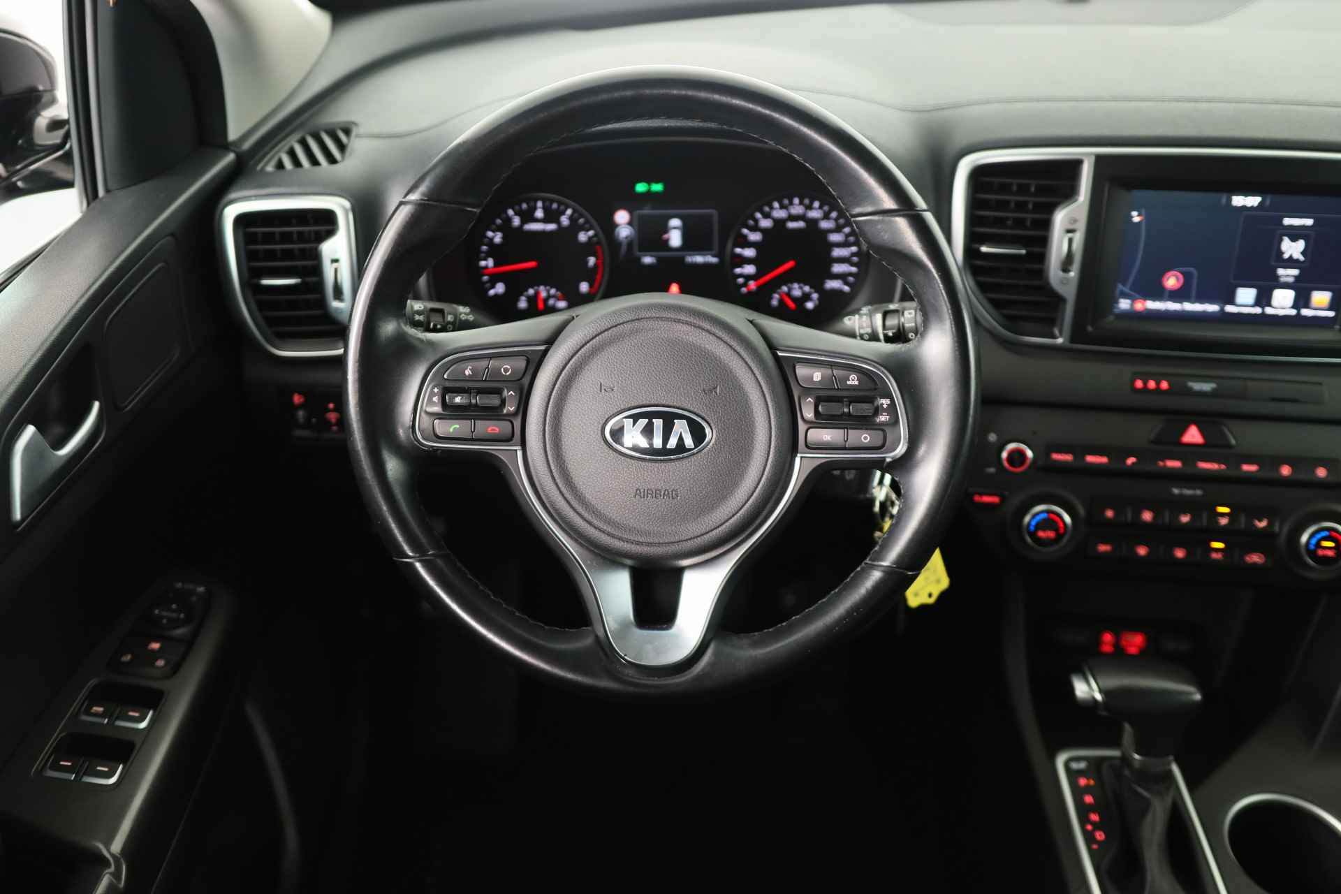 Kia Sportage 1.6 T-GDI 4WD DynamicLine Automaat | Navigatie | Cruise control | Climate control | Camera | Trekhaak - 29/38