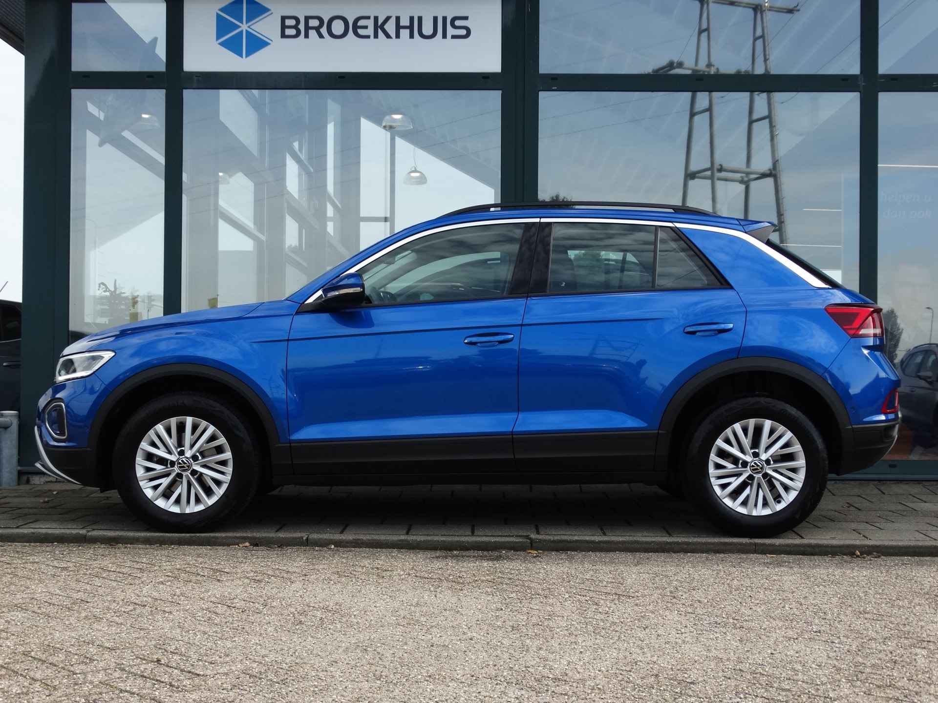 Volkswagen T-Roc 1.0 TSI 110 PK Life | Parkeersensoren voor + achter | Carplay \ Android auto (Navigatie) | Airco - 2/25