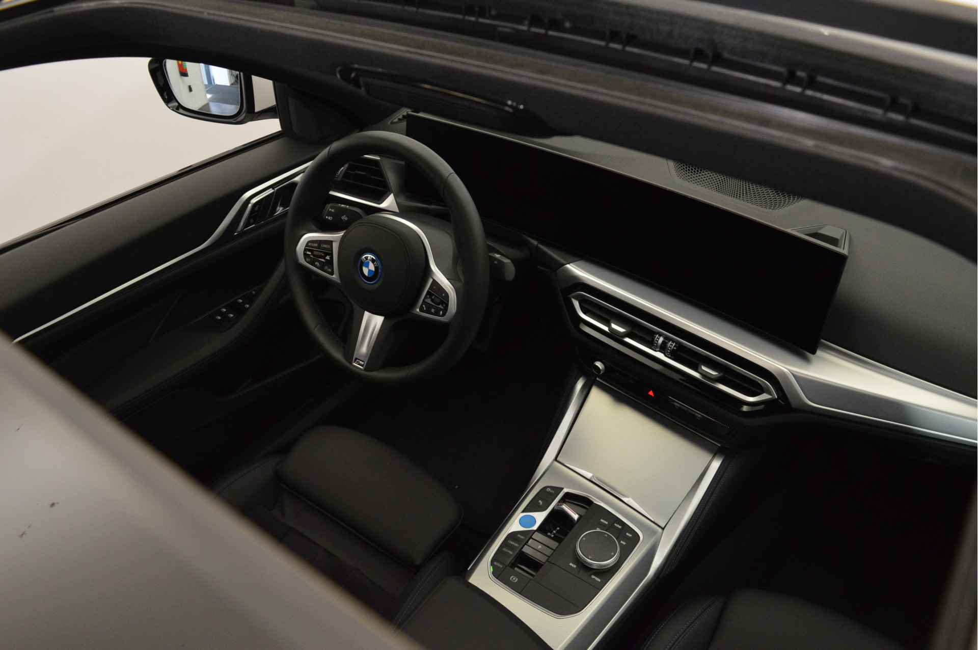 BMW i4 eDrive35 M Sport / Schuif-kanteldak / Active Cruise Control / Parking Assistant / Widescreen Display / Stoelverwarming / Live Cockpit Plus - 10/23