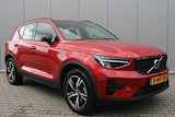 Volvo XC40 B4 211 pk Plus Dark / Trekhaak / Elektrisch verstelbare voorstoelen / Adaptieve Cruise /