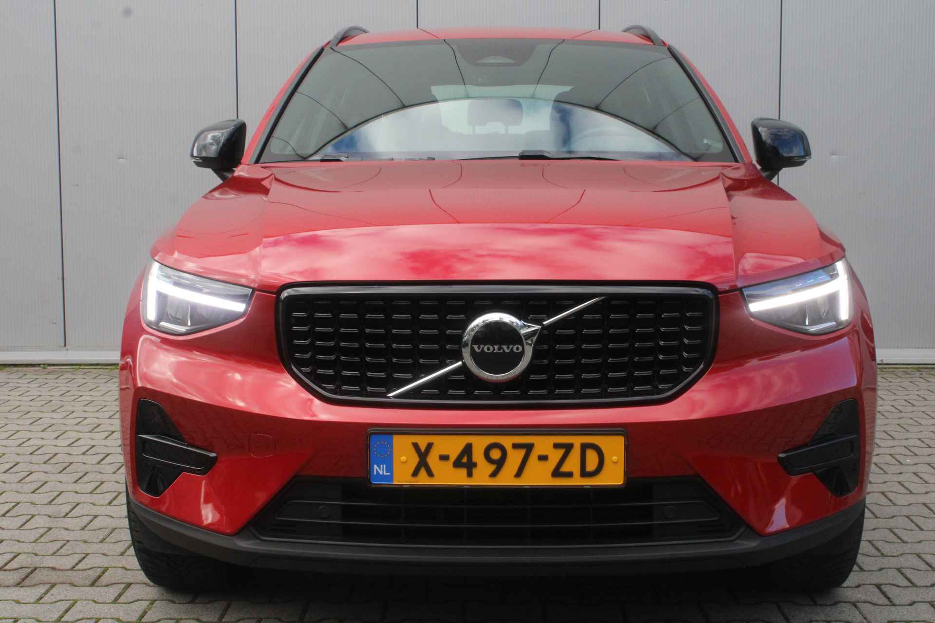 Volvo XC40 B4 211 pk Plus Dark / Trekhaak / Elektrisch verstelbare voorstoelen / Adaptieve Cruise / - 4/32