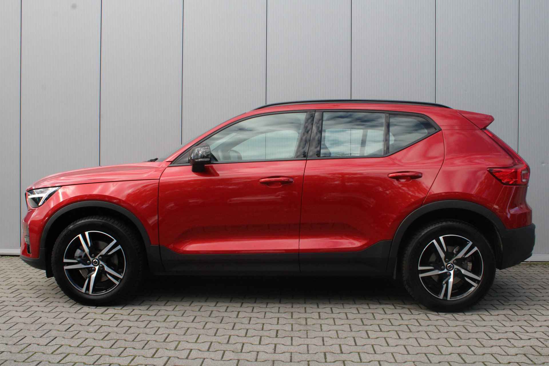 Volvo XC40 B4 211 pk Plus Dark / Trekhaak / Elektrisch verstelbare voorstoelen / Adaptieve Cruise / - 5/32