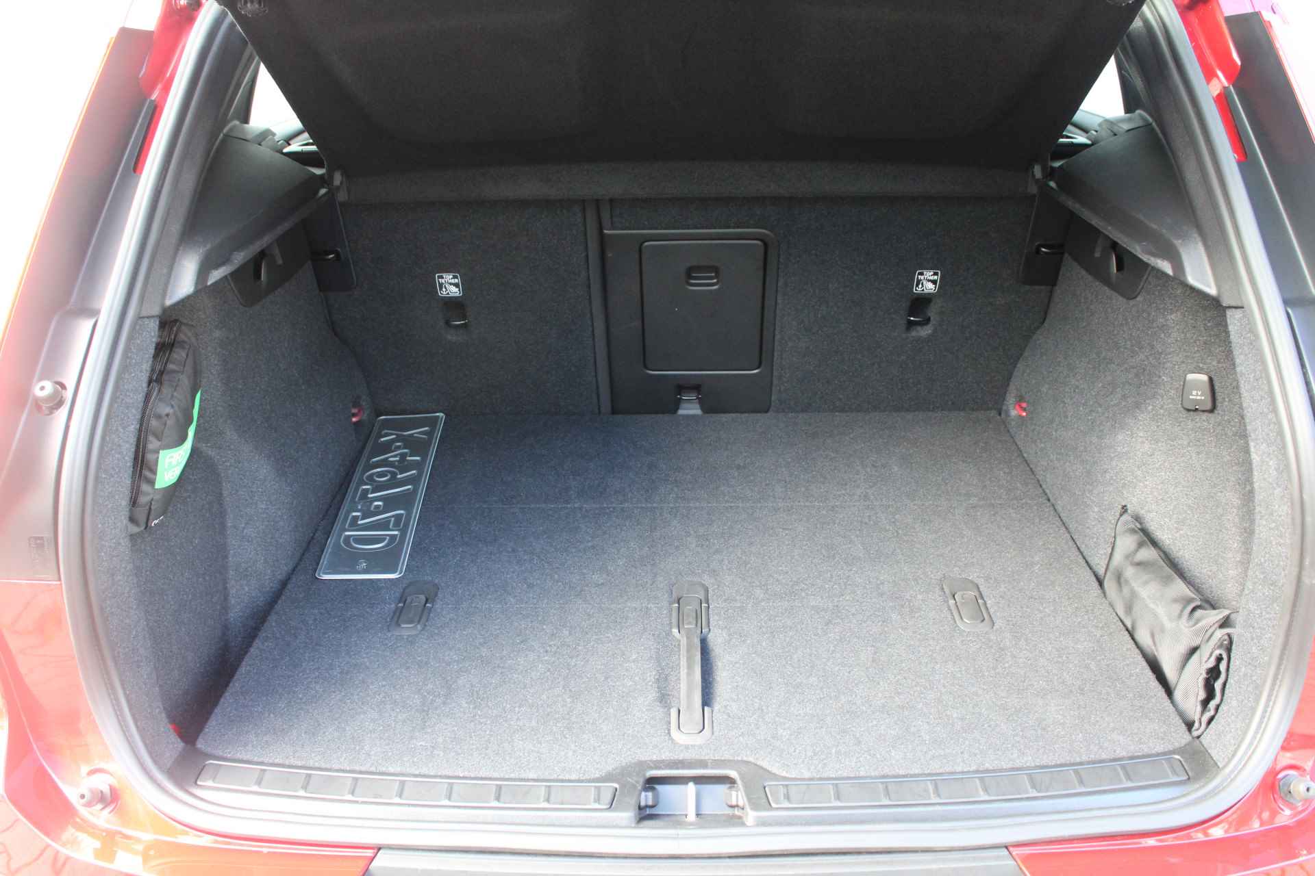 Volvo XC40 B4 211 pk Plus Dark / Trekhaak / Elektrisch verstelbare voorstoelen / Adaptieve Cruise / - 8/32