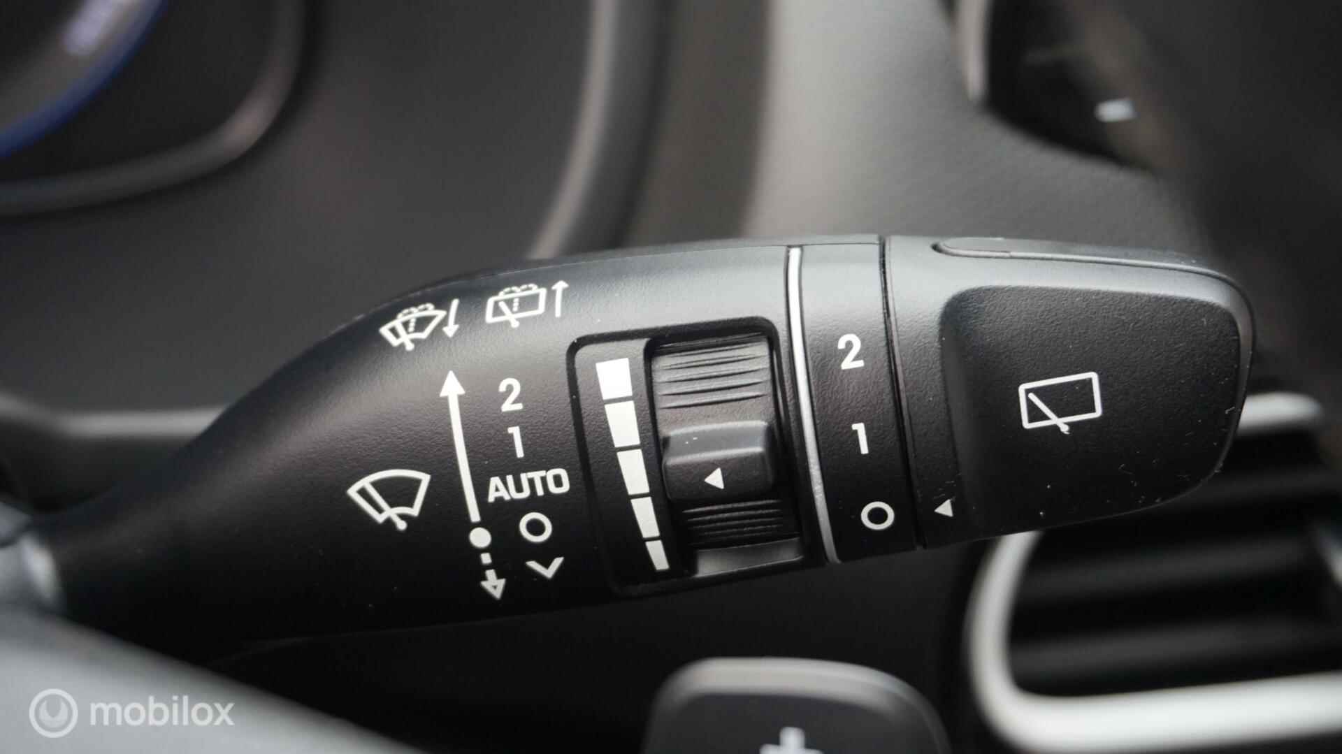 Hyundai Kona 1.6 GDI HEV Premium Navigatie | Leder | Head Up Display - 23/37
