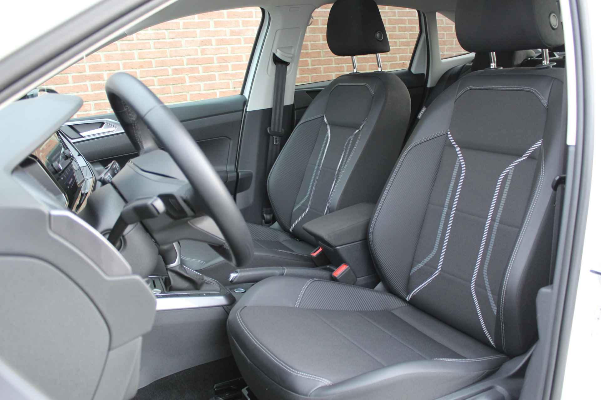 Volkswagen Taigo 1.0 TSI 110PK DSG Style PANO|IQ.LIGHT|IQ.DRIVE| - 4/38