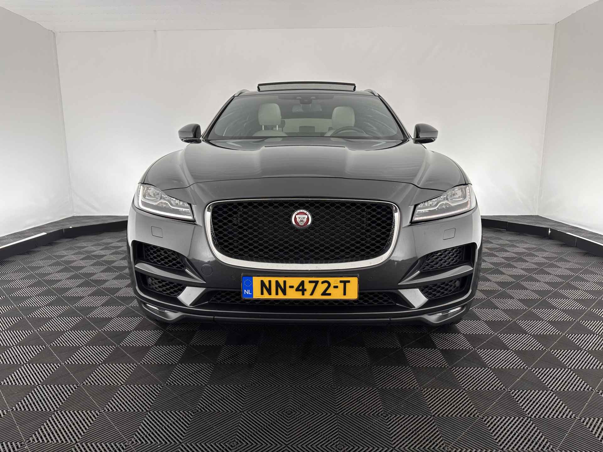 Jaguar F-Pace 3.0 S AWD 30d Aut. *PANO | WINDSOR-FULL-LEATHER | FULL-LED | MERIDIAN-AUDIO  | NAVI-FULLMAP | CAMERA | SHIFT-PADDLES | LANE-ASSIST |  ECC | PDC | CRUISE | TOWBAR | COMFORT-SEATS | 18''ALU* - 2/35