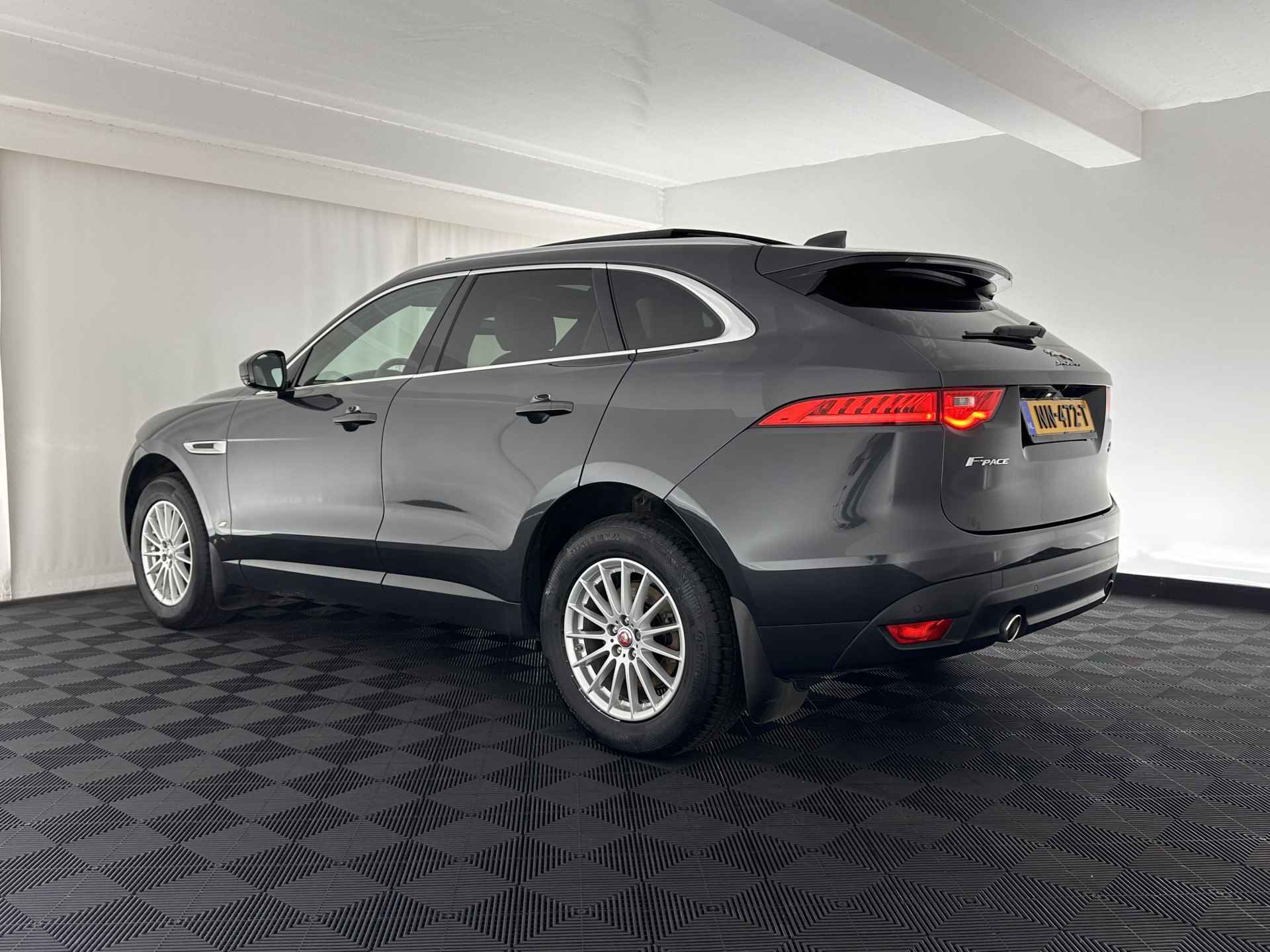 Jaguar F-Pace 3.0 S AWD 30d Aut. *PANO | WINDSOR-FULL-LEATHER | FULL-LED | MERIDIAN-AUDIO  | NAVI-FULLMAP | CAMERA | SHIFT-PADDLES | LANE-ASSIST |  ECC | PDC | CRUISE | TOWBAR | COMFORT-SEATS | 18''ALU* - 4/35