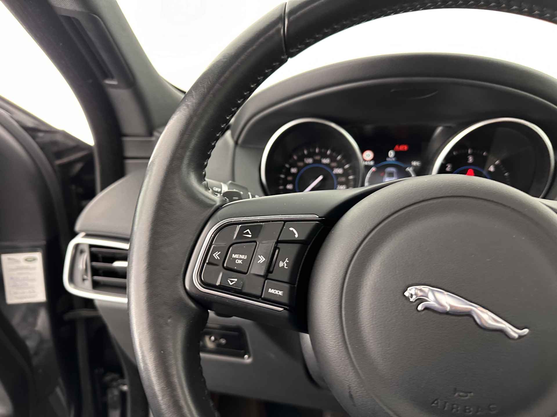 Jaguar F-Pace 3.0 S AWD 30d Aut. *PANO | WINDSOR-FULL-LEATHER | FULL-LED | MERIDIAN-AUDIO  | NAVI-FULLMAP | CAMERA | SHIFT-PADDLES | LANE-ASSIST |  ECC | PDC | CRUISE | TOWBAR | COMFORT-SEATS | 18''ALU* - 23/35