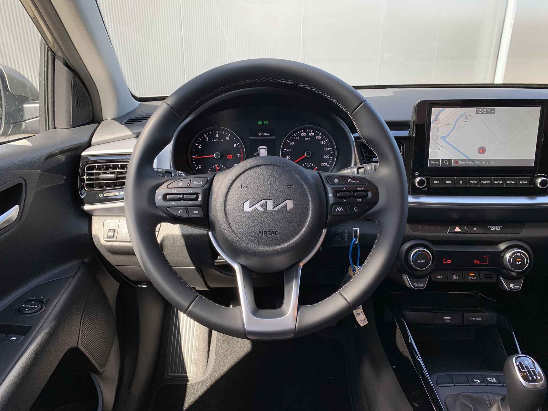Kia Stonic 1.0i MHEV DynamicLine Private lease € 348| €1500 EXTRA inruilvoordeel | Navigation Pack | Bluetooth | Camera | Climate & (adaptieve) cruise control |  Metallic lak | Fabrieksgarantie | NAP - 14/38